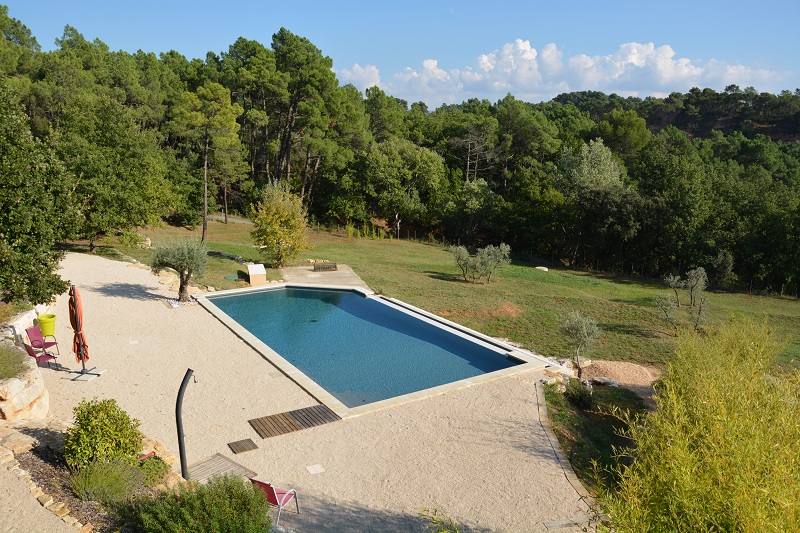 Grande bâtisse proche village Luberon   