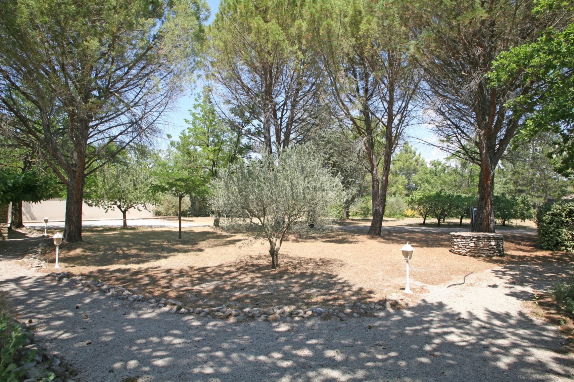 A restaurer maison en pierre avec piscine et vue en Luberon  
