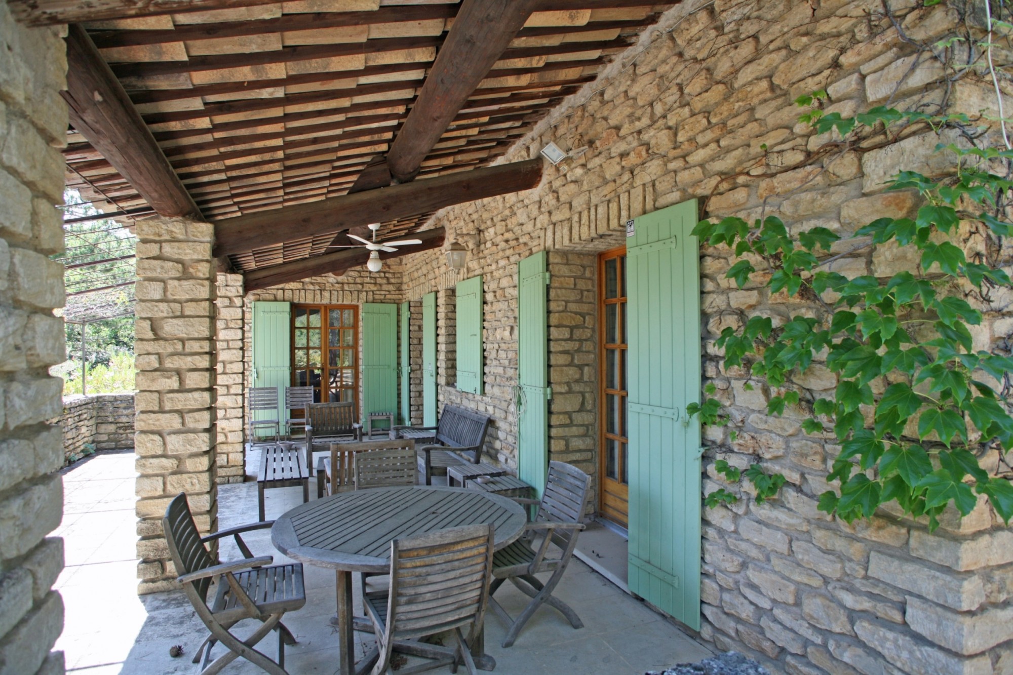 A restaurer maison en pierre avec piscine et vue en Luberon  