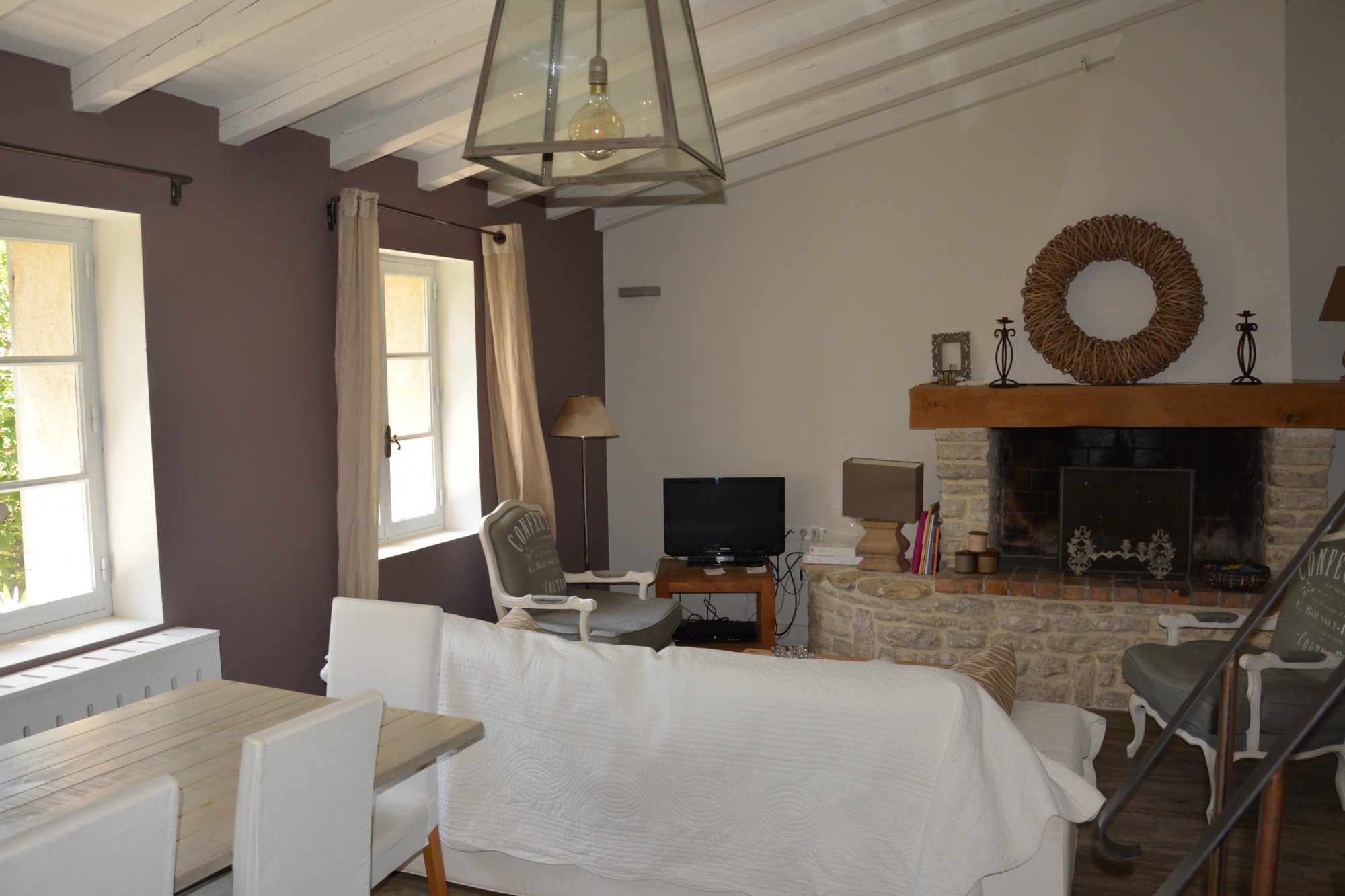 Luberon, maison de village sur cour avec jardin et piscine   