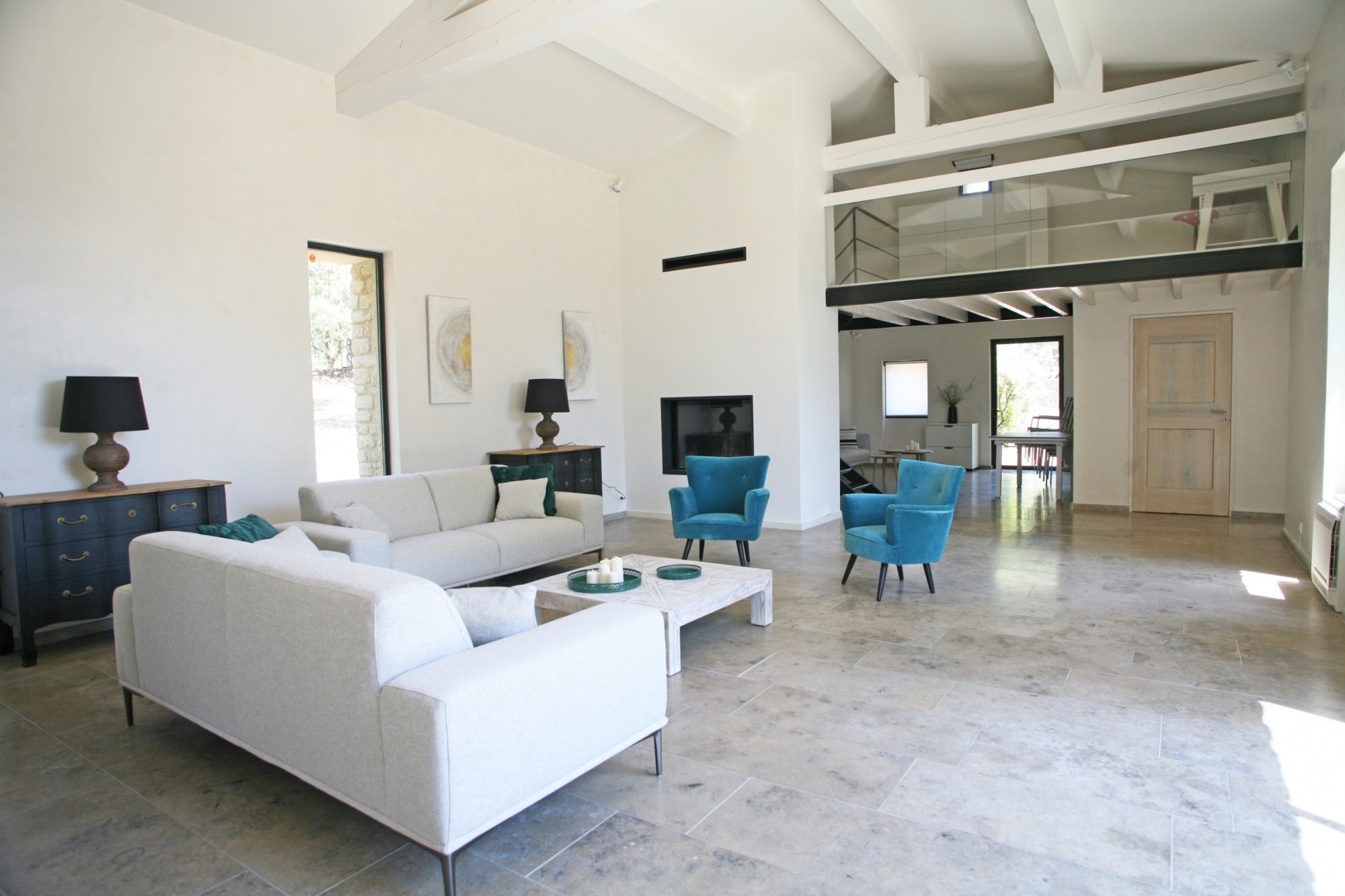A vendre, Gordes, maison contemporaine avec piscine    dans un environnement protégé