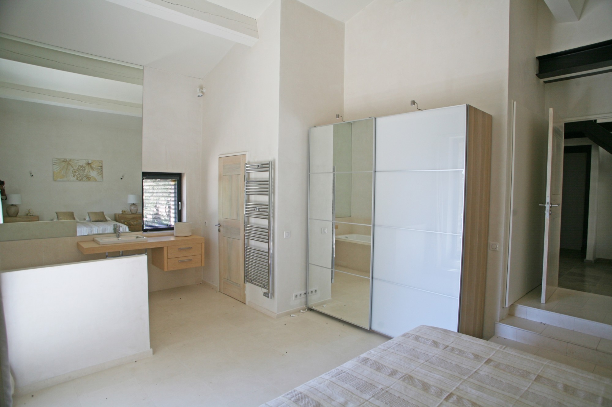 A vendre, Gordes, maison contemporaine avec piscine    dans un environnement protégé