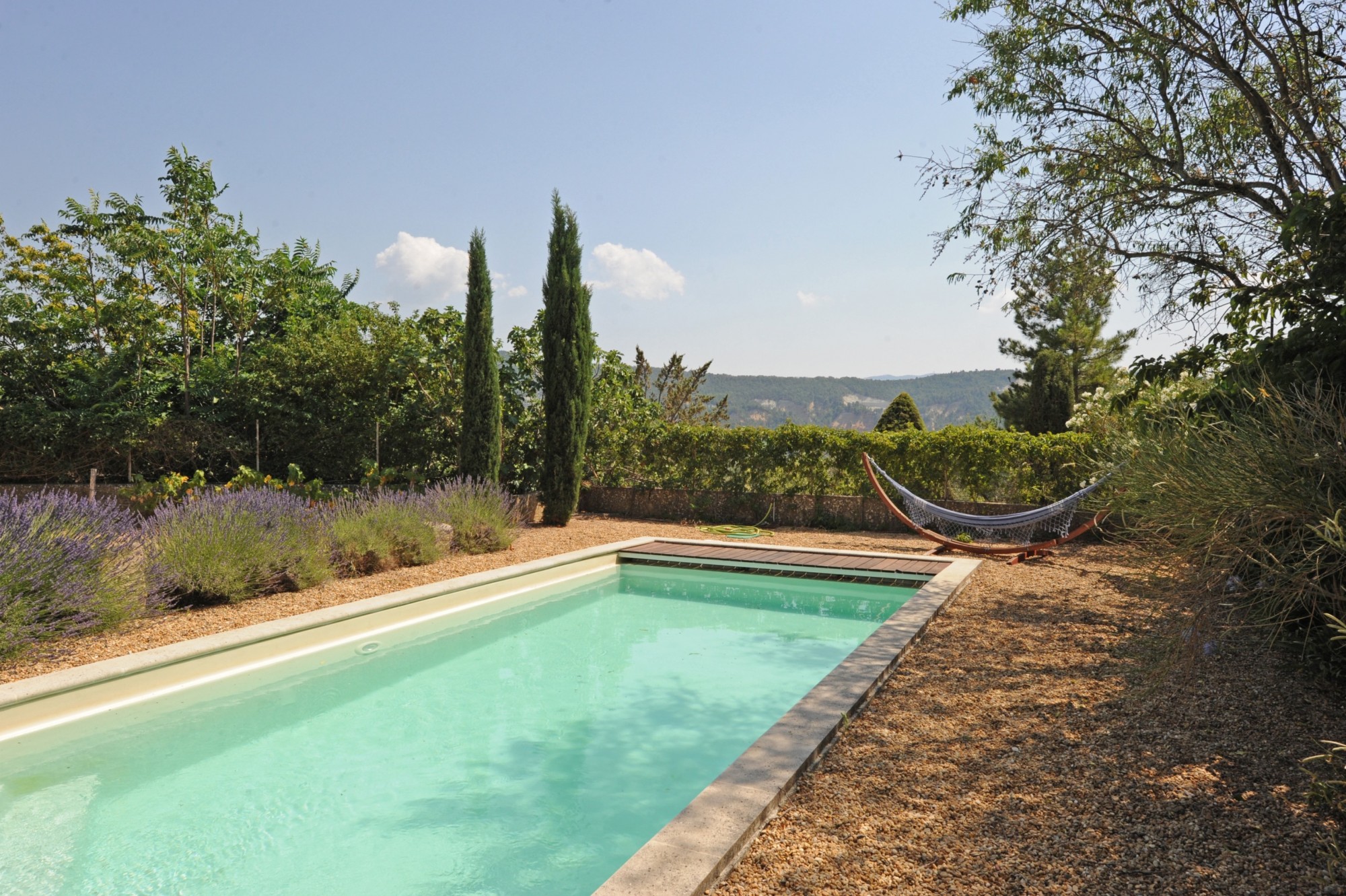 Luberon : Bastide de village avec piscine et vue   