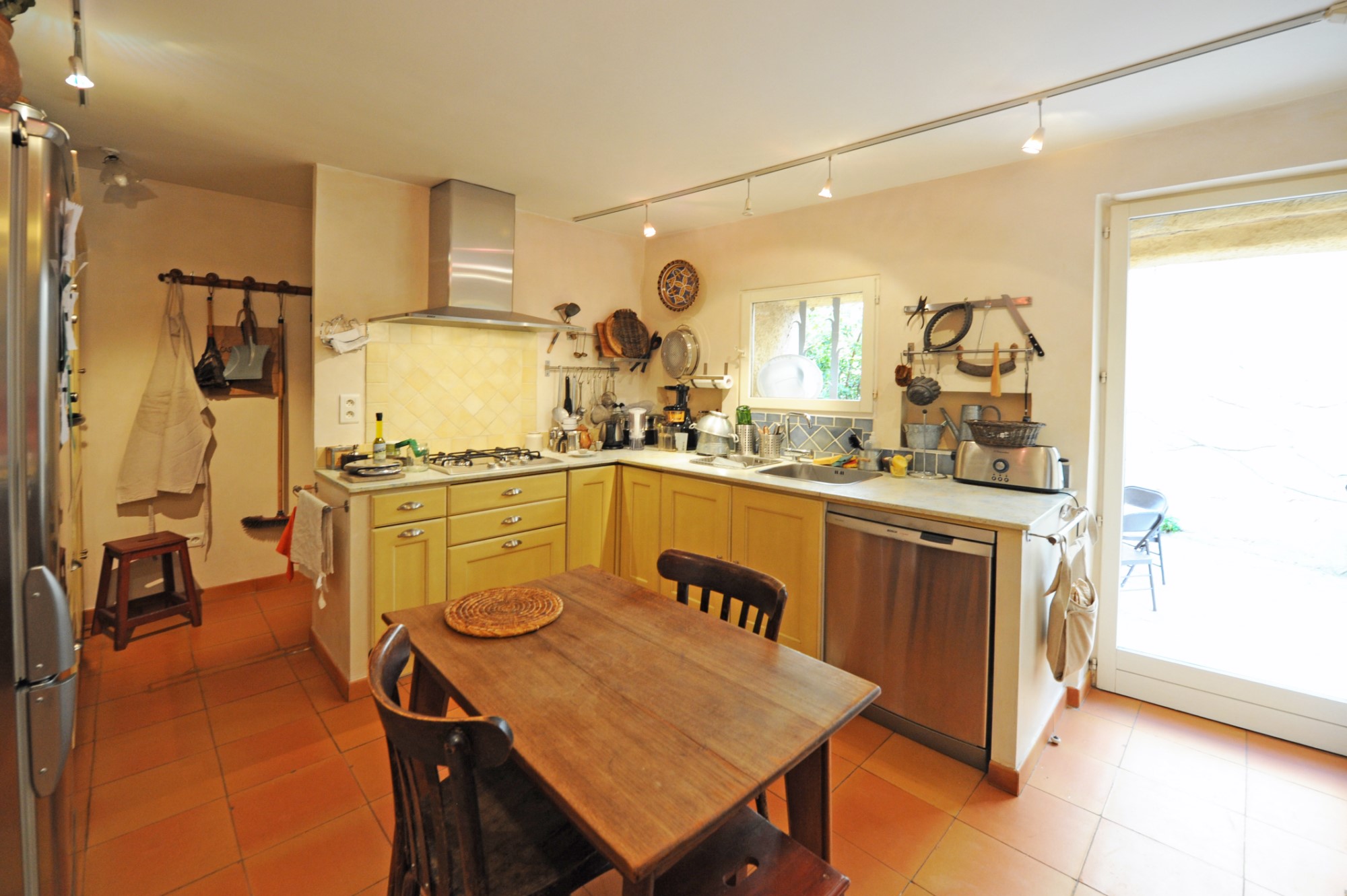 Luberon, deux charmantes maisons de hameau avec jardin   