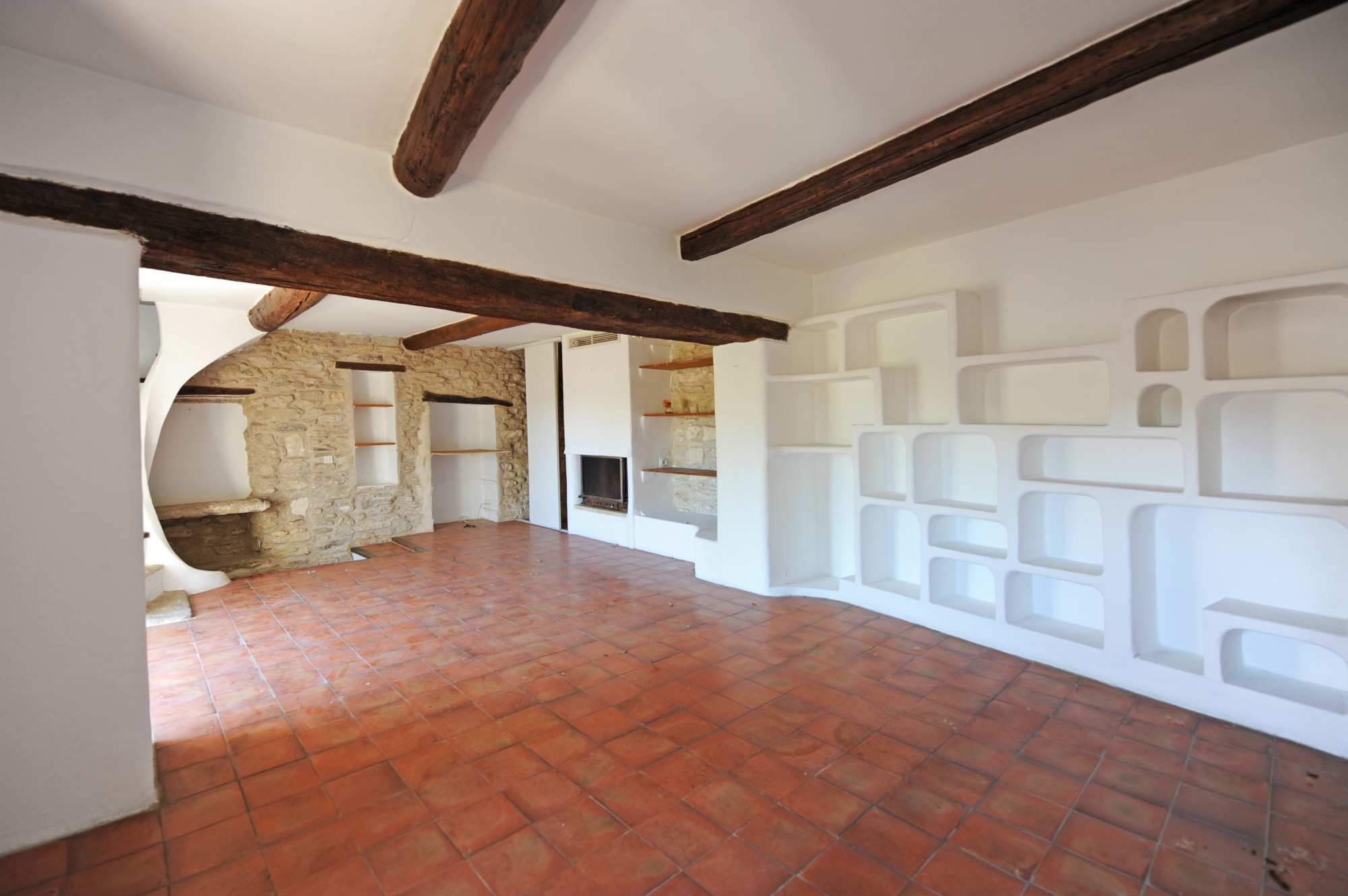 Gordes : charmante maison de hameau 18ème avec jardin   