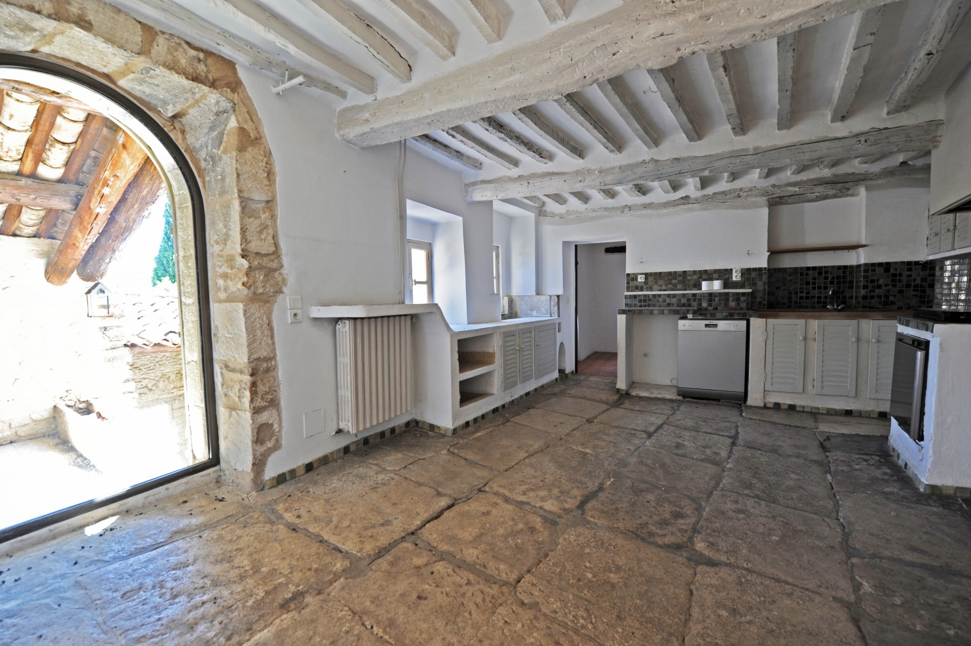 Gordes : charmante maison de hameau 18ème avec jardin   
