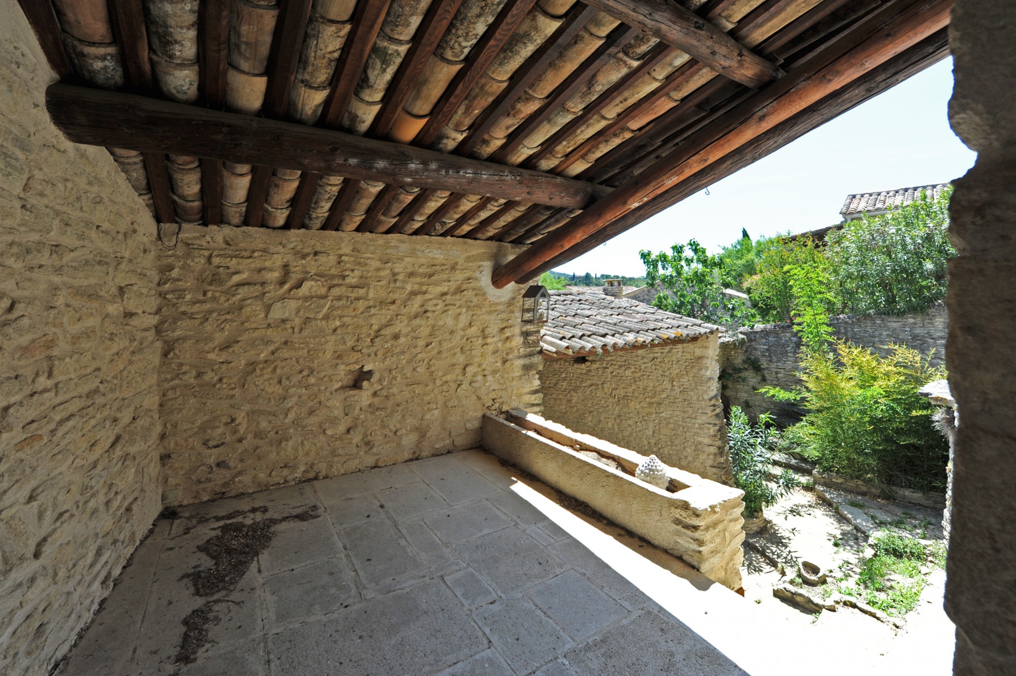 Gordes : charmante maison de hameau 18ème avec jardin   