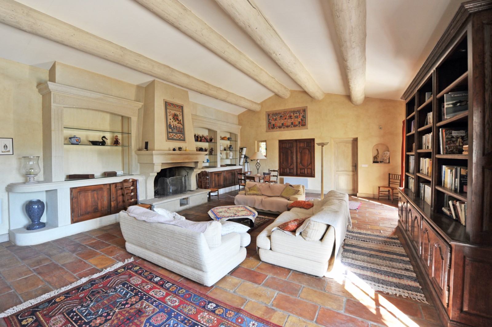 Luberon : Villa de plain-pied avec piscine et dépendances   