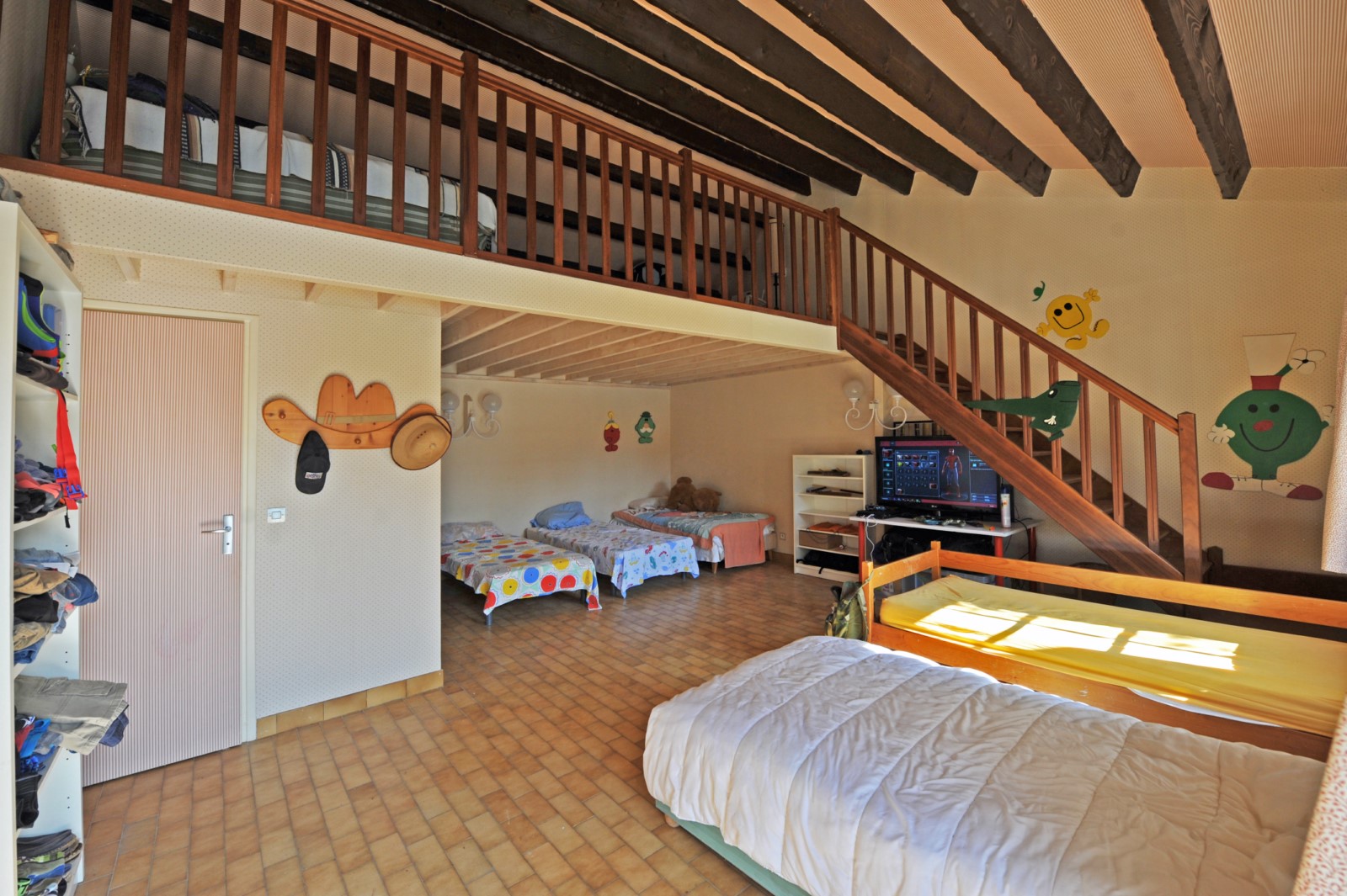Luberon : Villa de plain-pied avec piscine et dépendances   