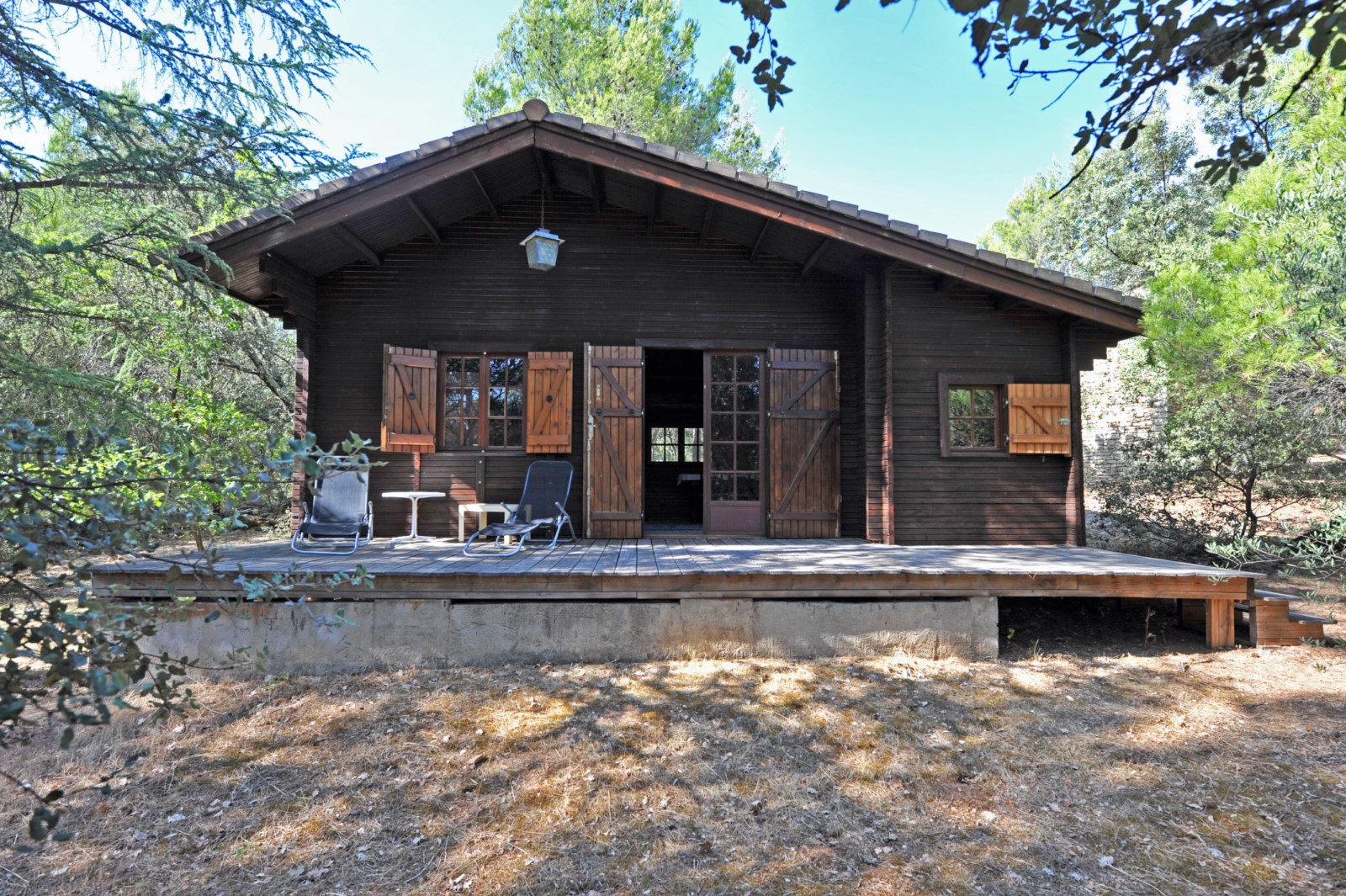 Luberon : Villa de plain-pied avec piscine et dépendances   