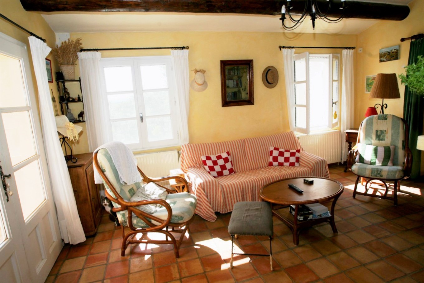 Proche Gordes, villa avec piscine et vues sur le Luberon   