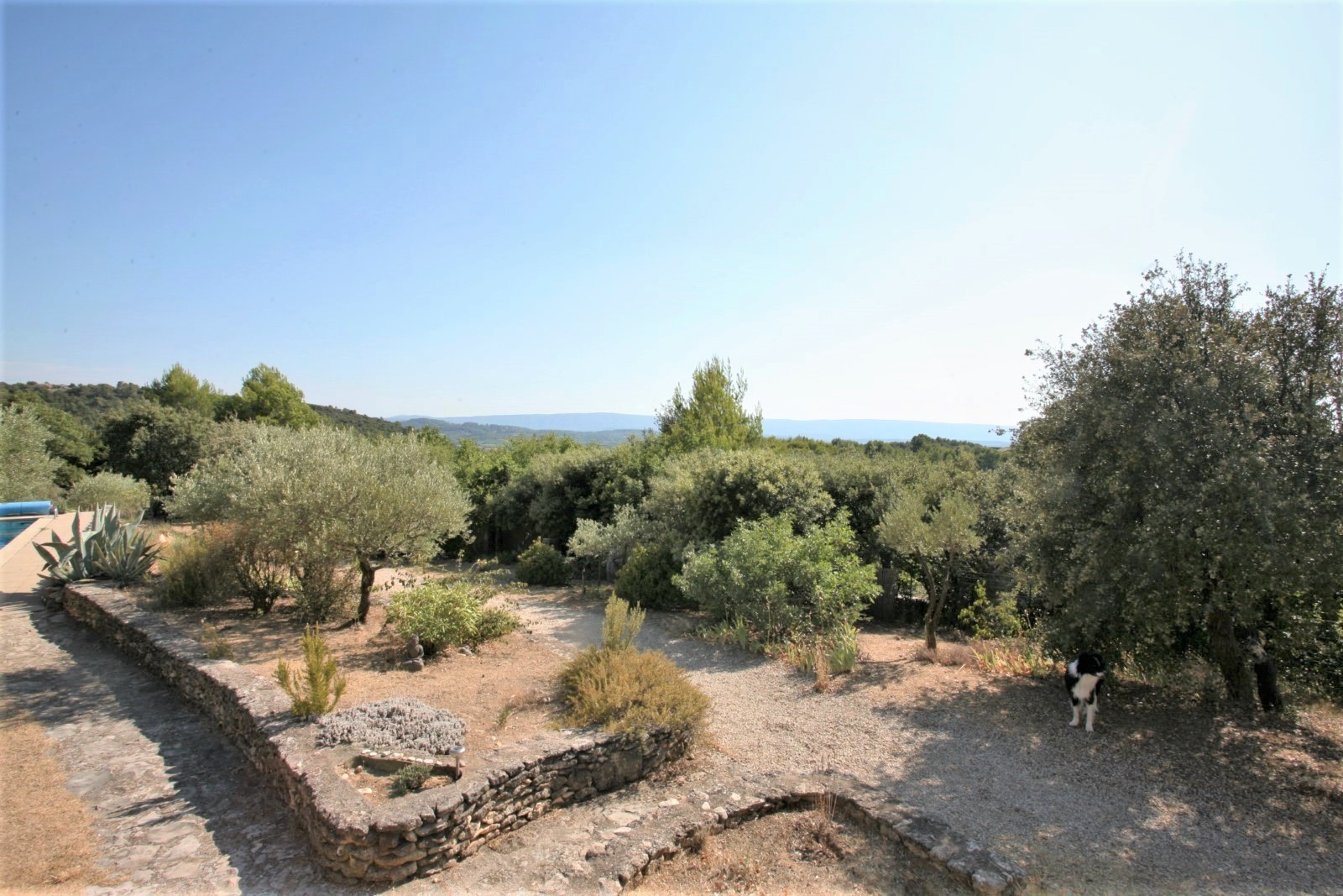 Proche Gordes, villa avec piscine et vues sur le Luberon   
