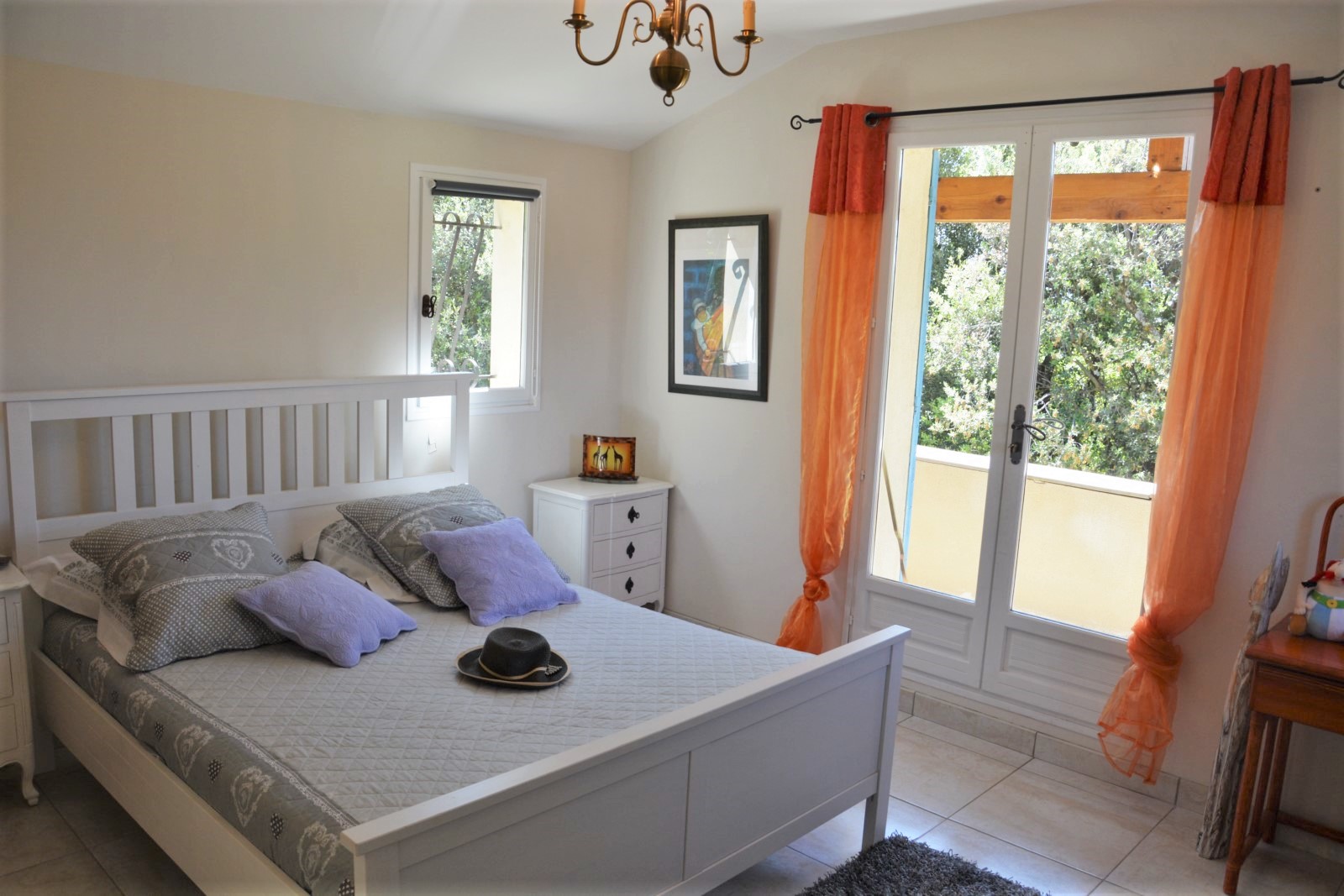 Saint-Saturnin-les-Apt, villa moderne avec piscine et vue sur le Luberon   