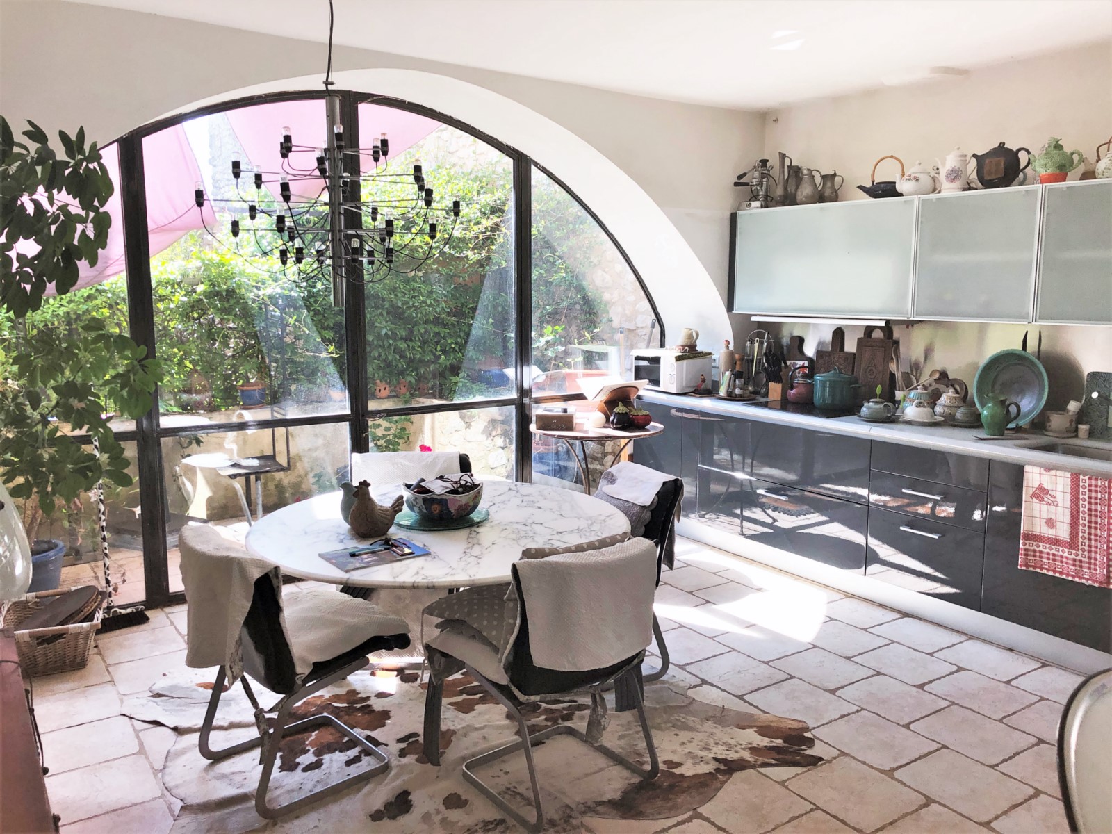 proche de Gordes, maison 18ème de caractère entièrement rénovée    