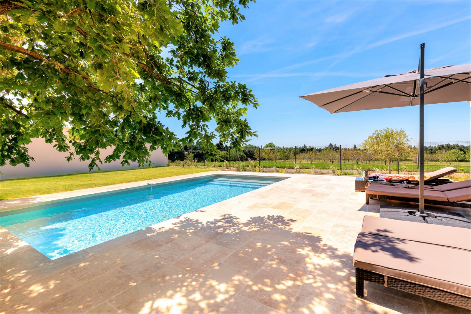 Taillades, Maison contemporaine avec piscine   