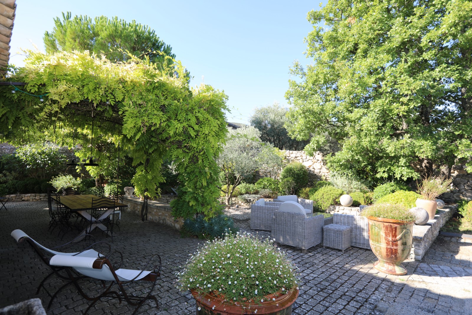 Superbe mas restauré avec piscine, à Ménerbes   