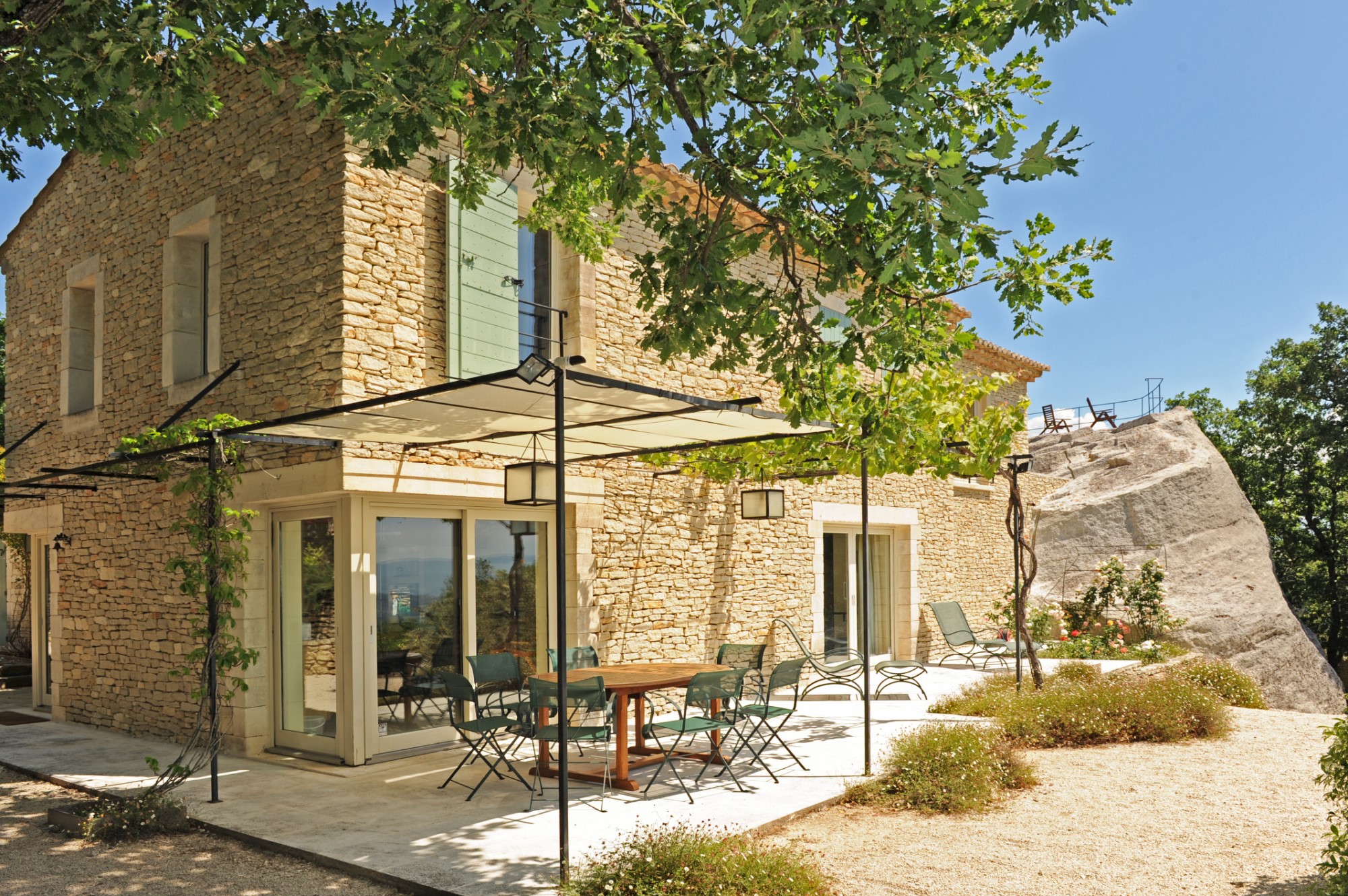 Propriété d'agrément en bordure du village de Gordes à la vente  