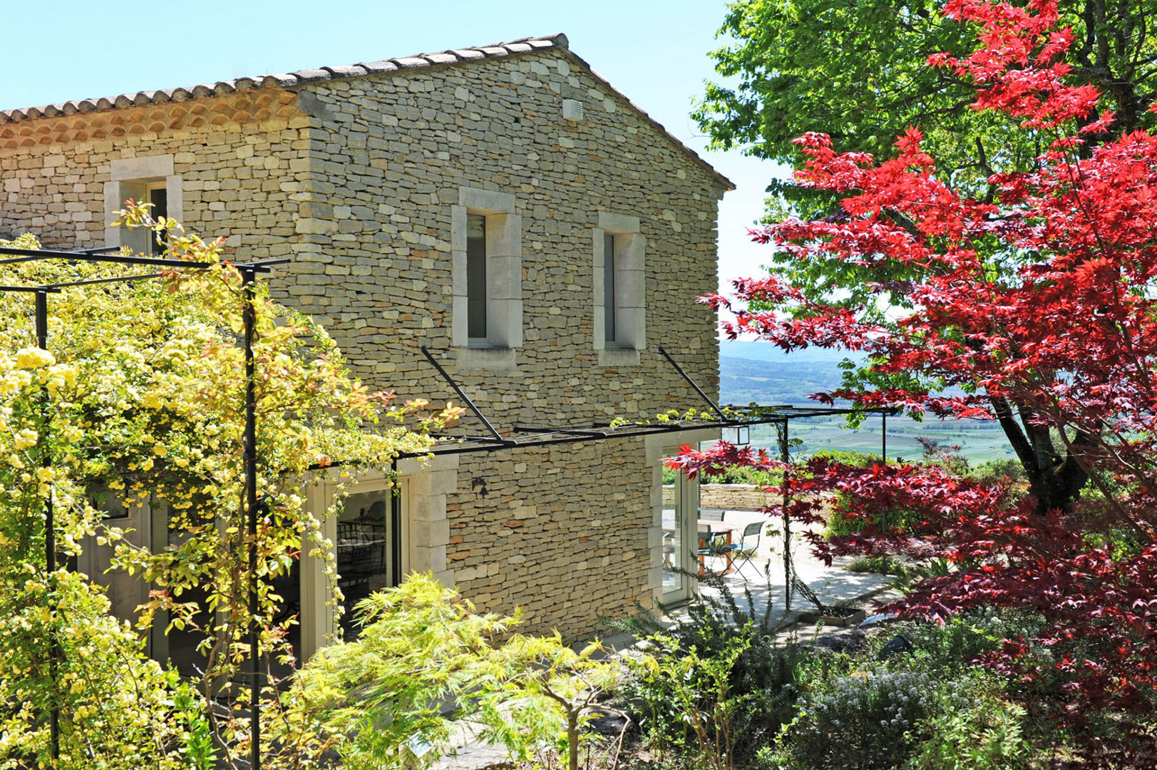 Propriété d'agrément en bordure du village de Gordes à la vente  