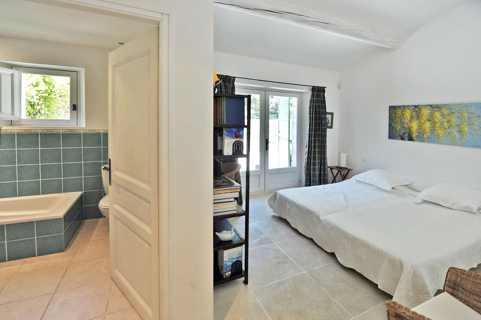 Propriété d'agrément en bordure du village de Gordes à la vente  