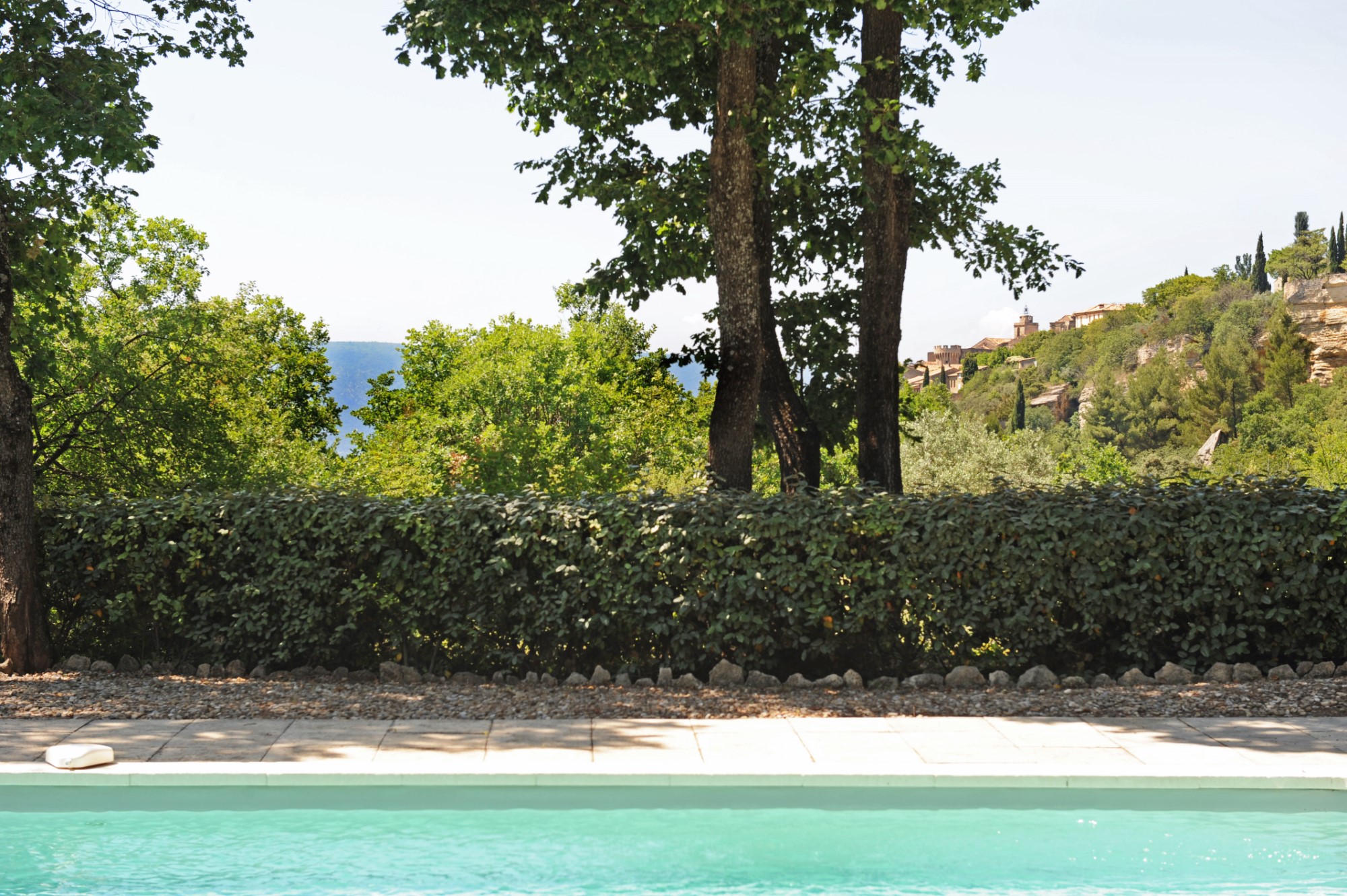 Propriété d'agrément en bordure du village de Gordes à la vente  