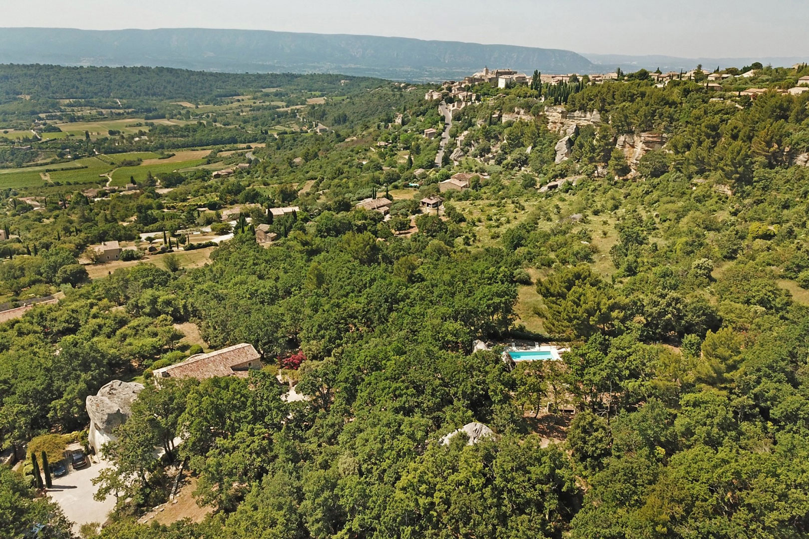 Vue sur Gordes depuis maison en vente par ROSIER