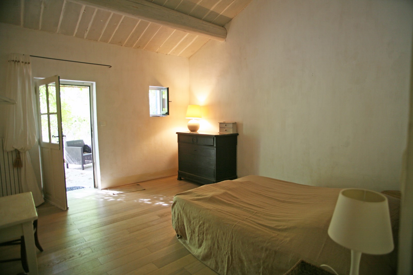 Roussillon, maison de plain-pied avec piscine sur terrain de 5600 m²   
