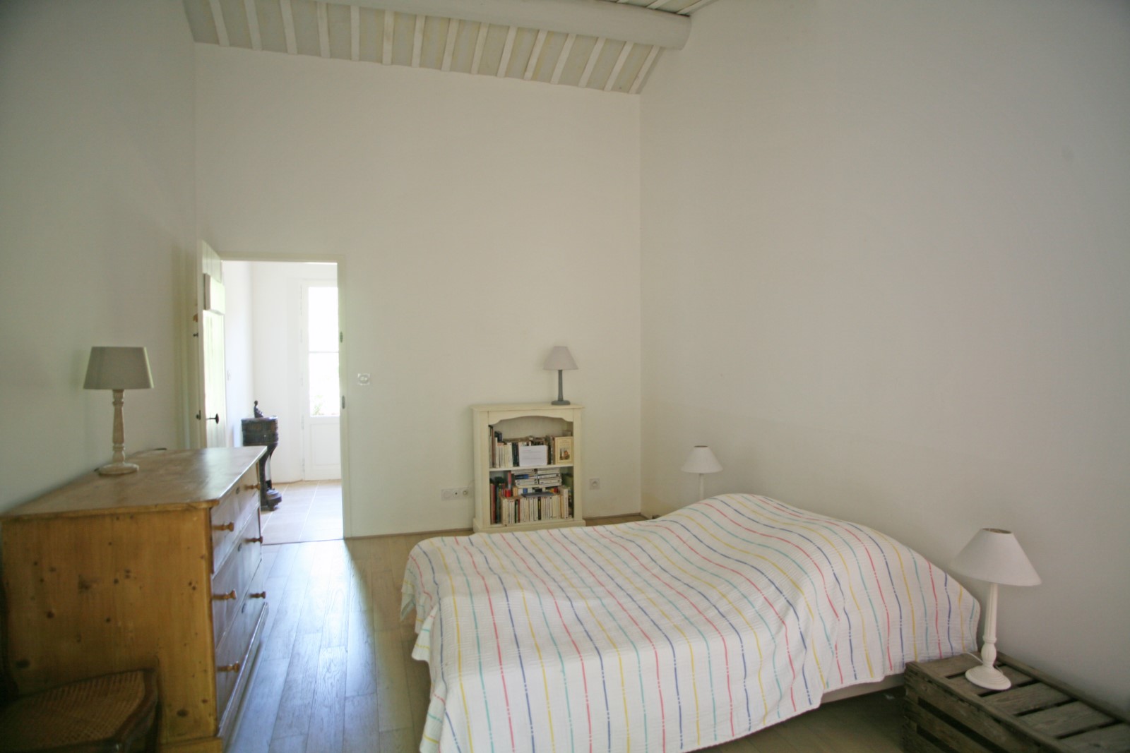 Roussillon, maison de plain-pied avec piscine sur terrain de 5600 m²   