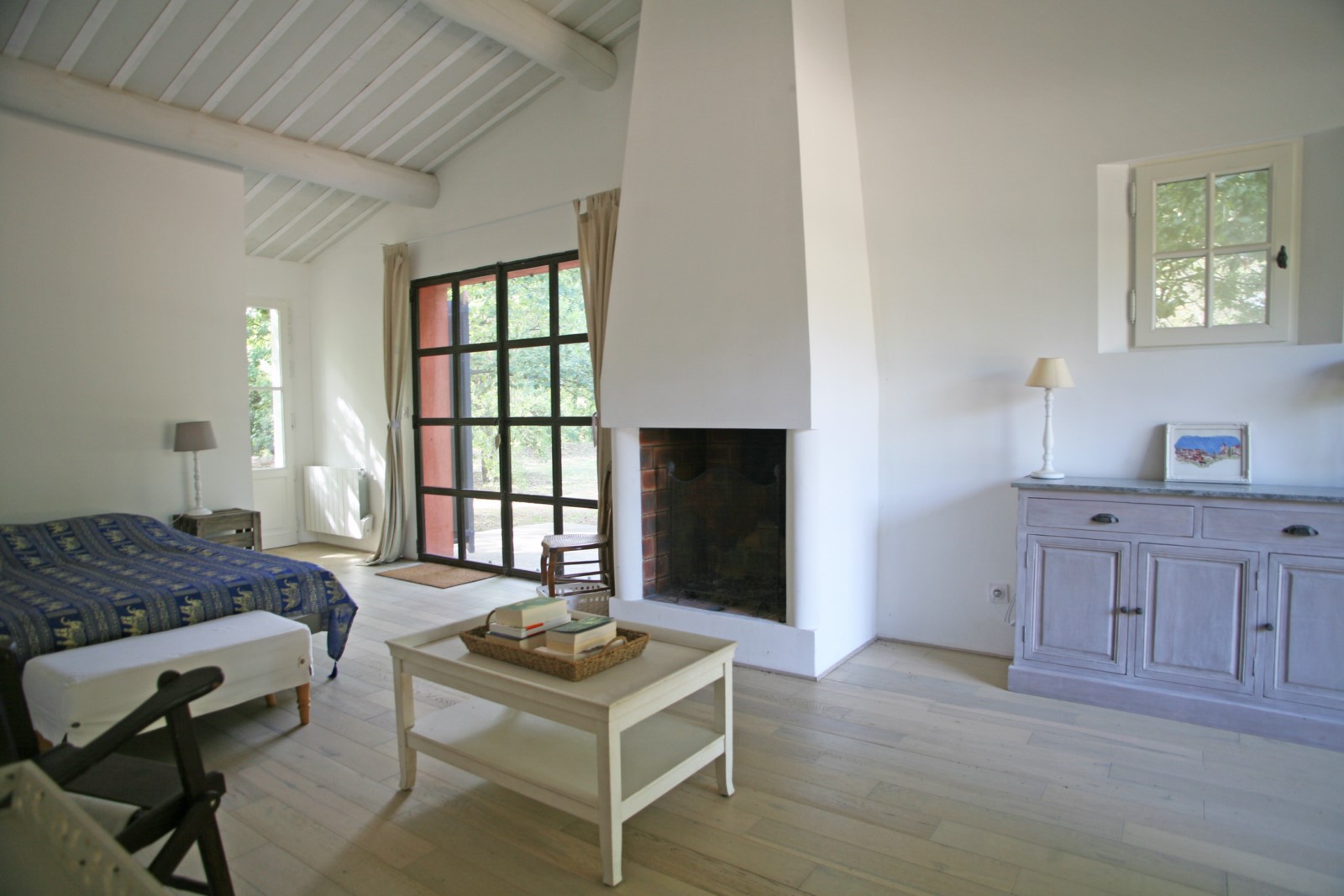 Roussillon, maison de plain-pied avec piscine sur terrain de 5600 m²   