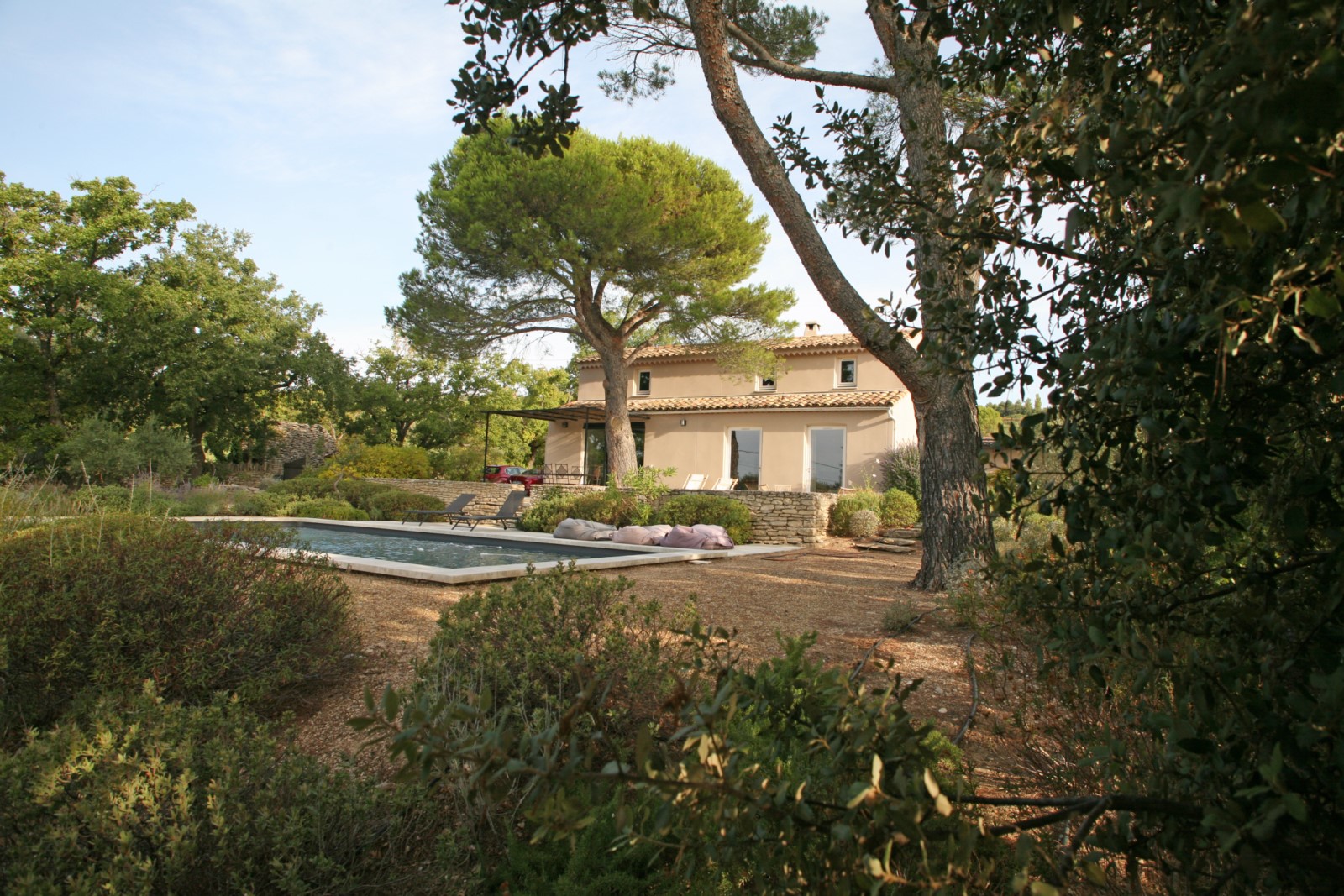 Maison traditionnelle avec piscine et vue sur le Luberon   