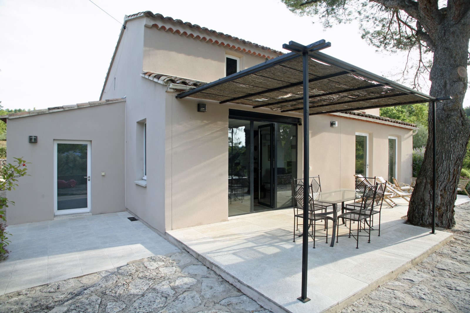 Maison traditionnelle avec piscine et vue sur le Luberon   