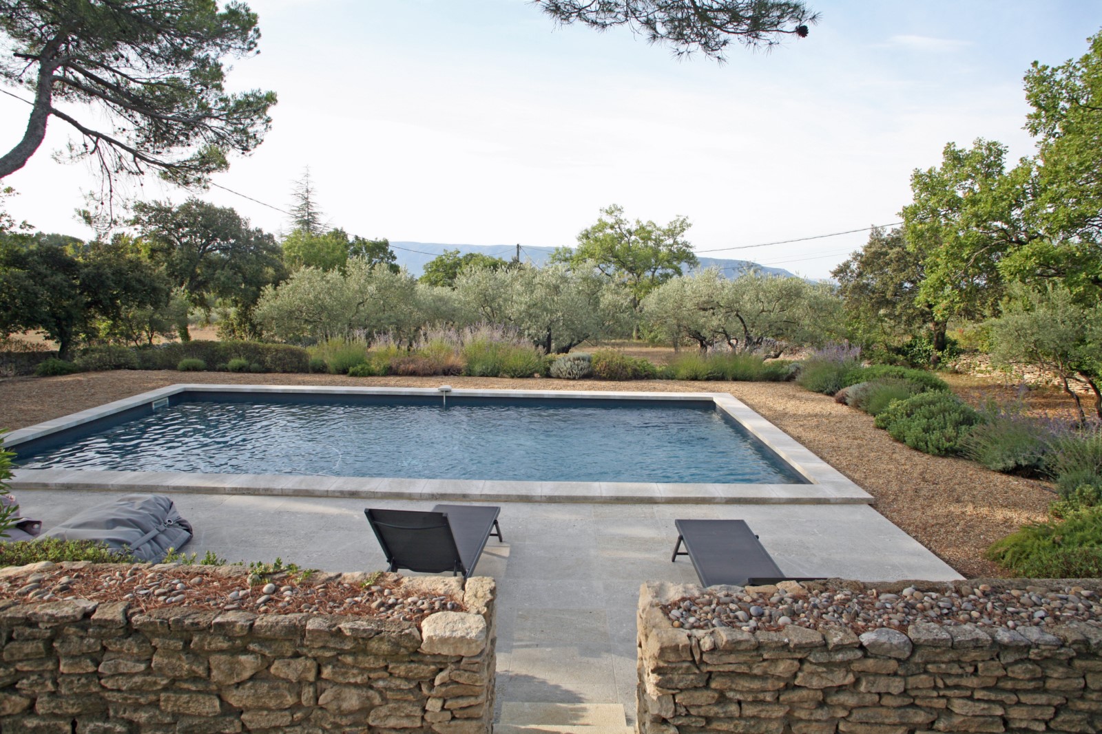 Maison traditionnelle avec piscine et vue sur le Luberon   