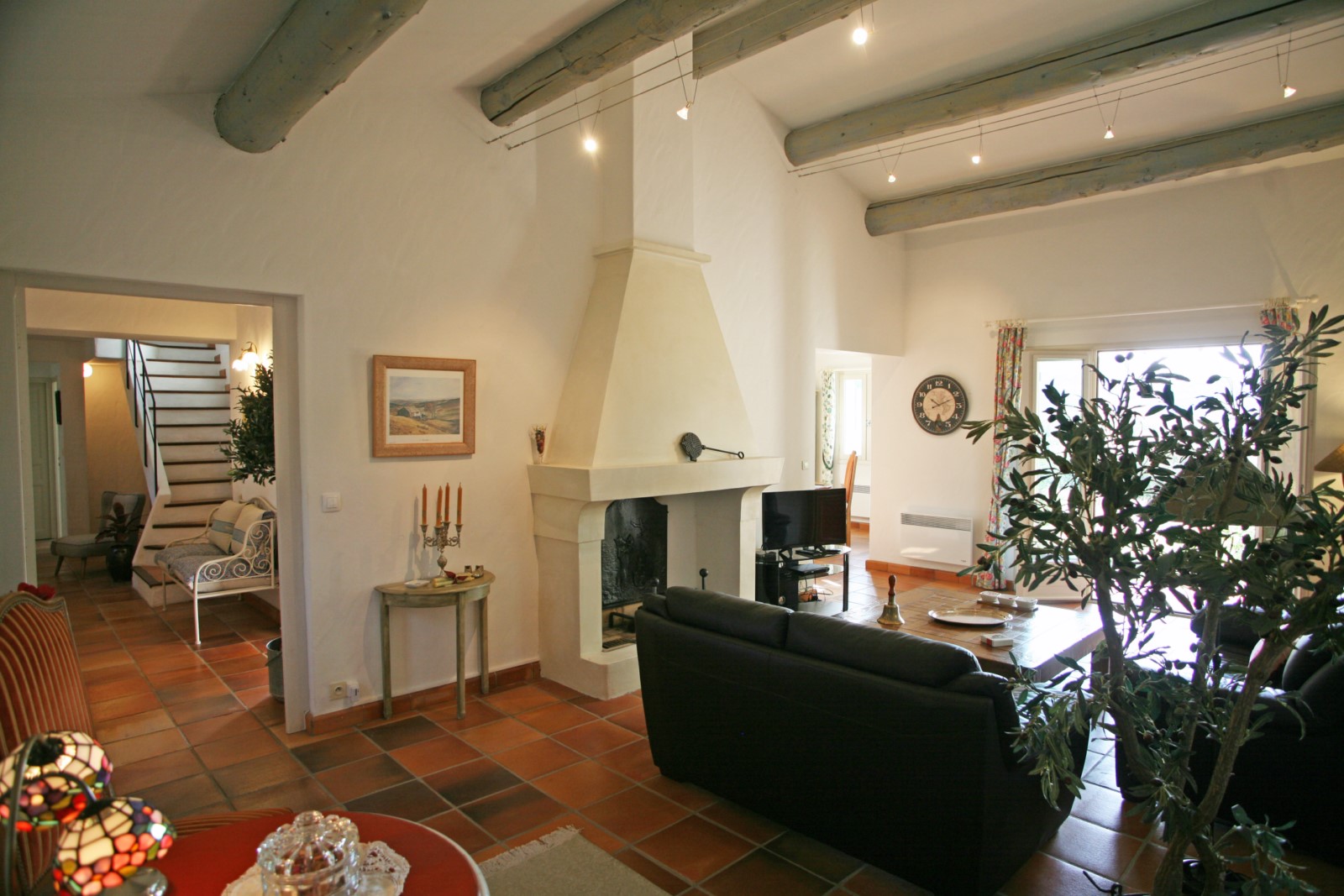 A Lioux en position dominante, maison avec piscine et très belle vue   