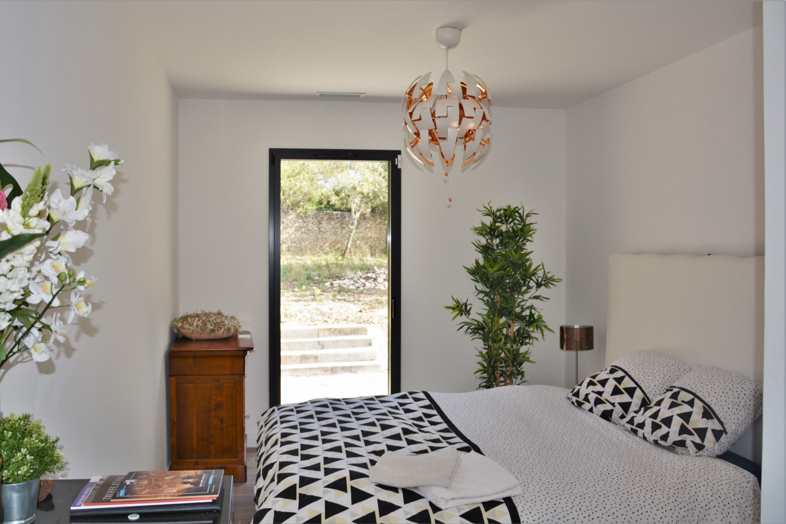 Maison contemporaine avec vue et piscine à 5 minutes de Gordes   