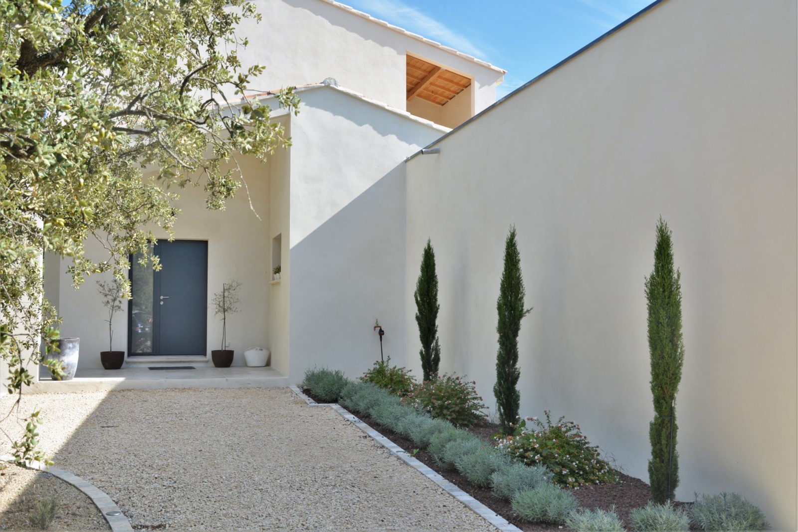 Maison contemporaine avec vue et piscine à 5 minutes de Gordes   