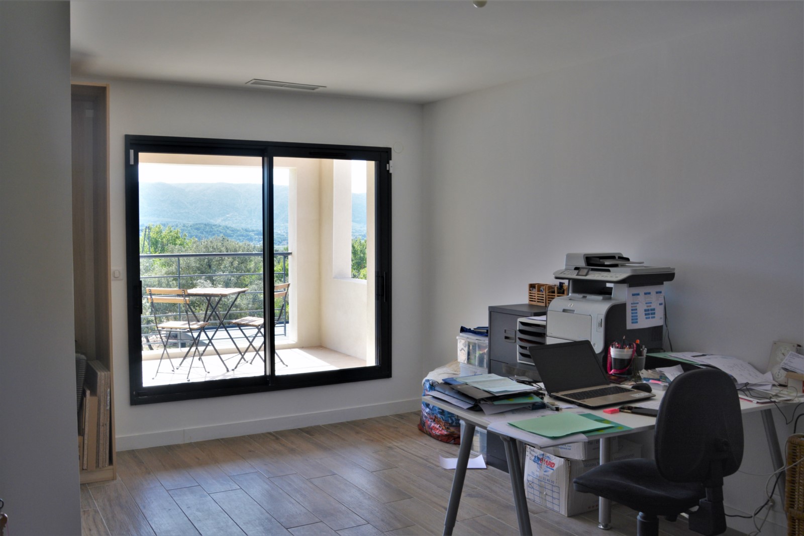 Maison contemporaine avec vue et piscine à 5 minutes de Gordes   