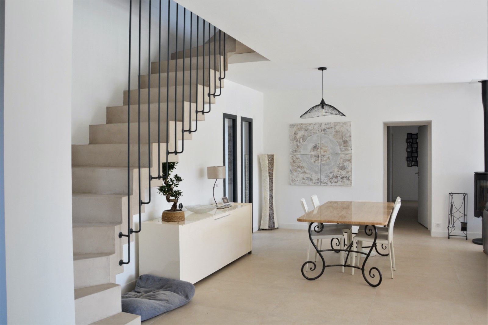 Maison contemporaine avec vue et piscine à 5 minutes de Gordes   