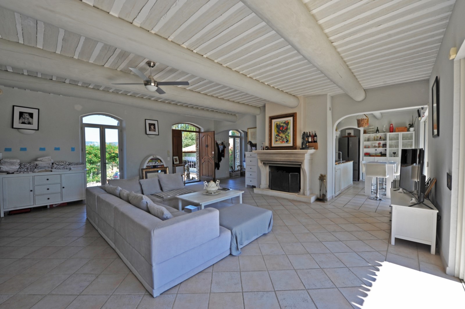 GORDES : Bastide en pierres, gîte et chambres d'hôtes.   
