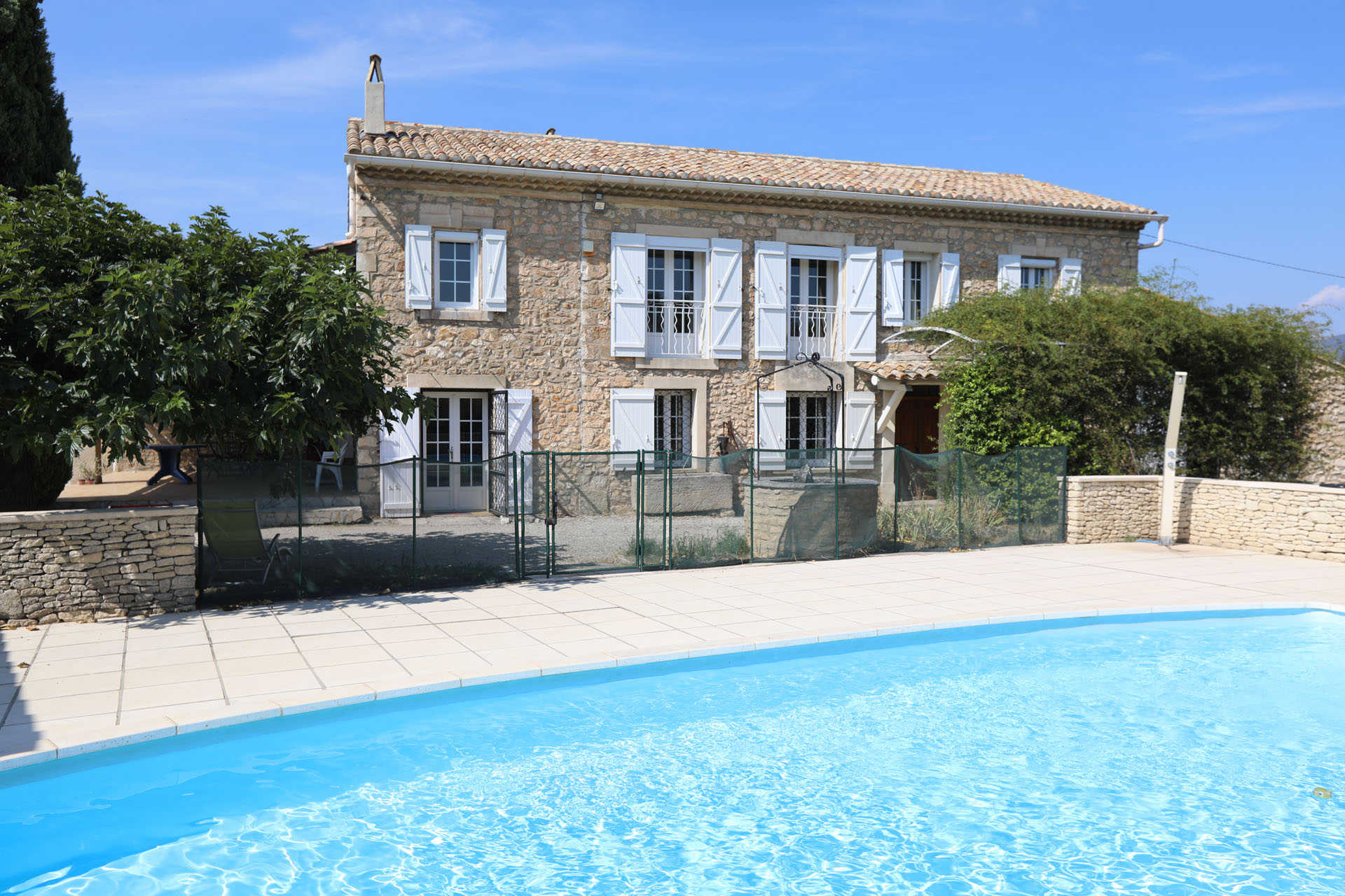aux portes du Luberon, mas avec piscine sur 1,4 hectare de terrain   