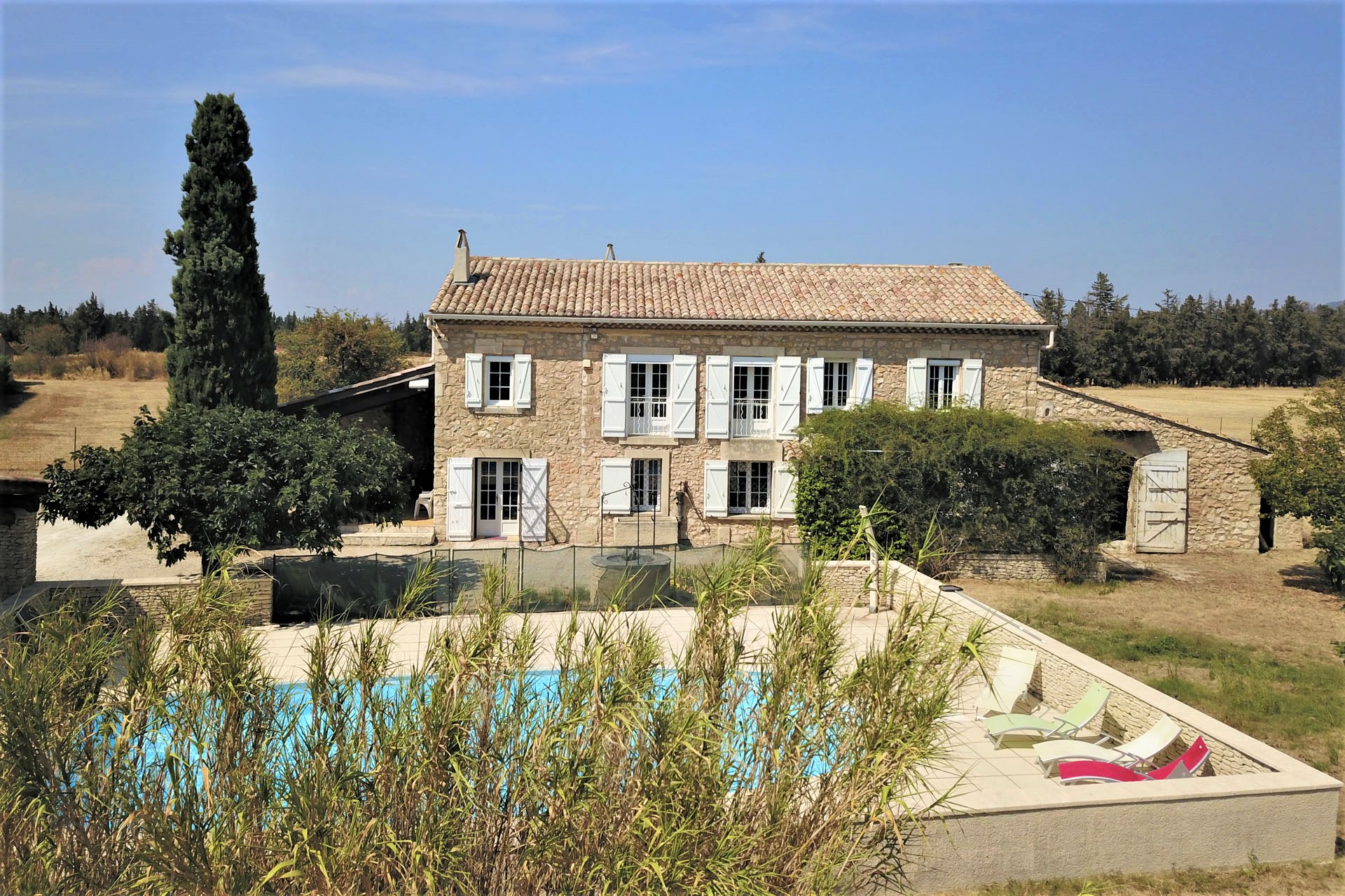 aux portes du Luberon, mas avec piscine sur 1,4 hectare de terrain   