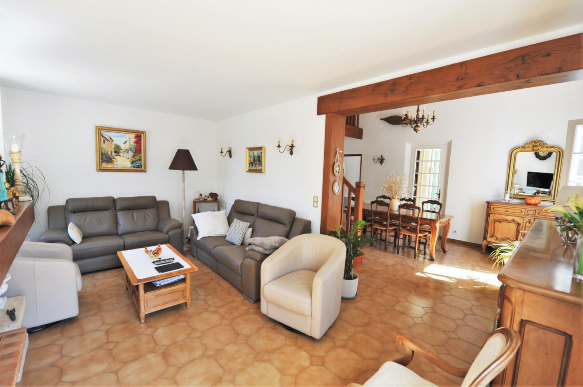 Luberon, villa  avec dépendance sur terrain de 1,4 hectare avec étang   