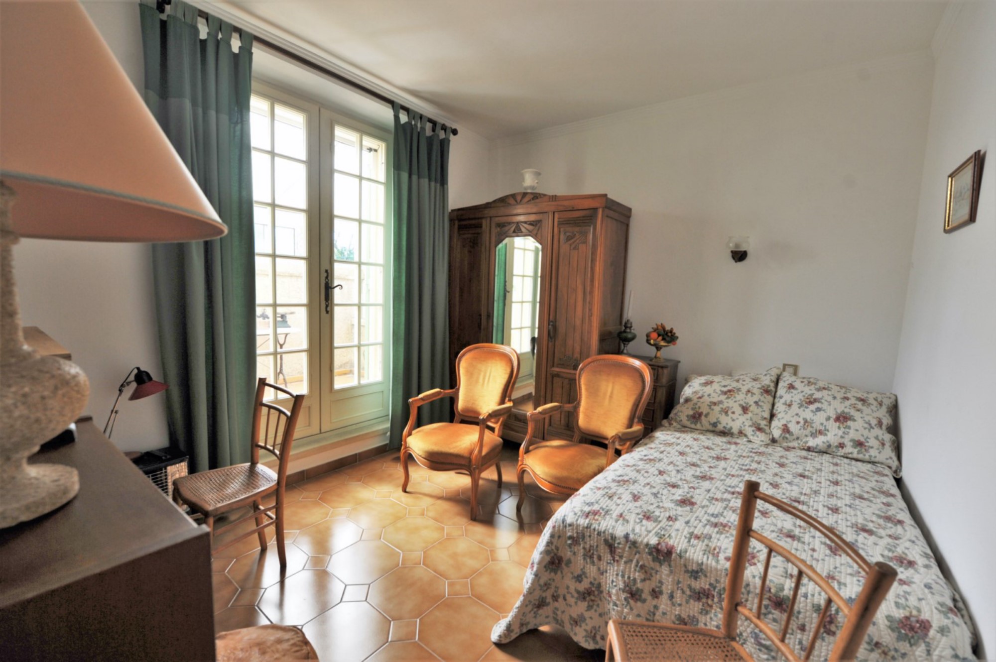 Luberon, villa  avec dépendance sur terrain de 1,4 hectare avec étang   