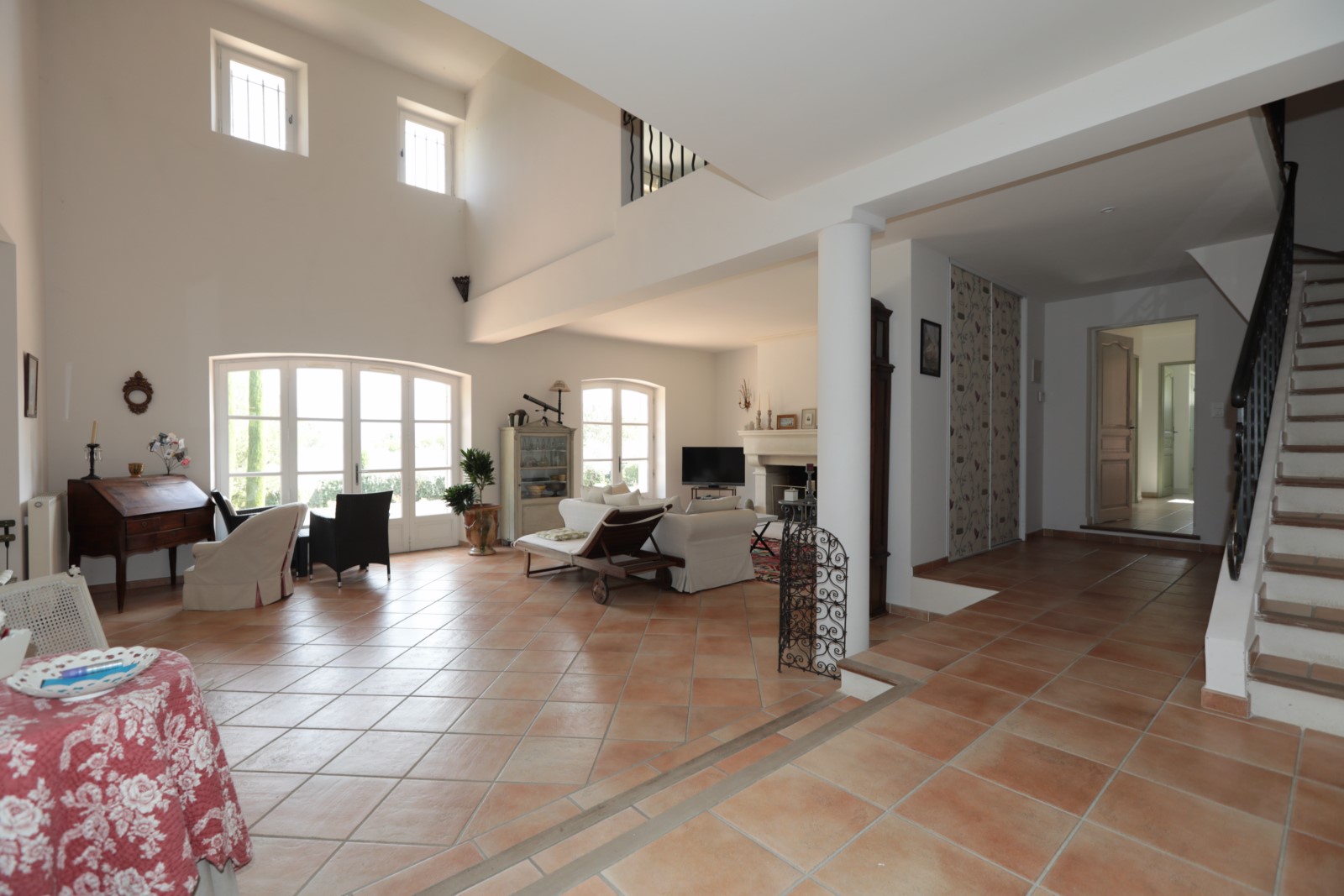 Secteur Gordes villa en pierres avec vues Luberon   
