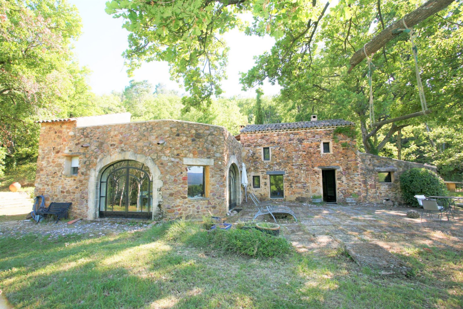Luberon. Authentique mazet avec vues proche village   
