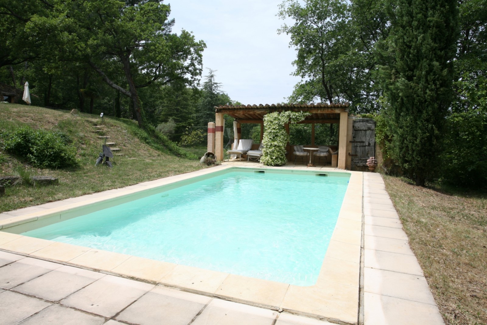 Luberon. Authentique mazet avec vues proche village   