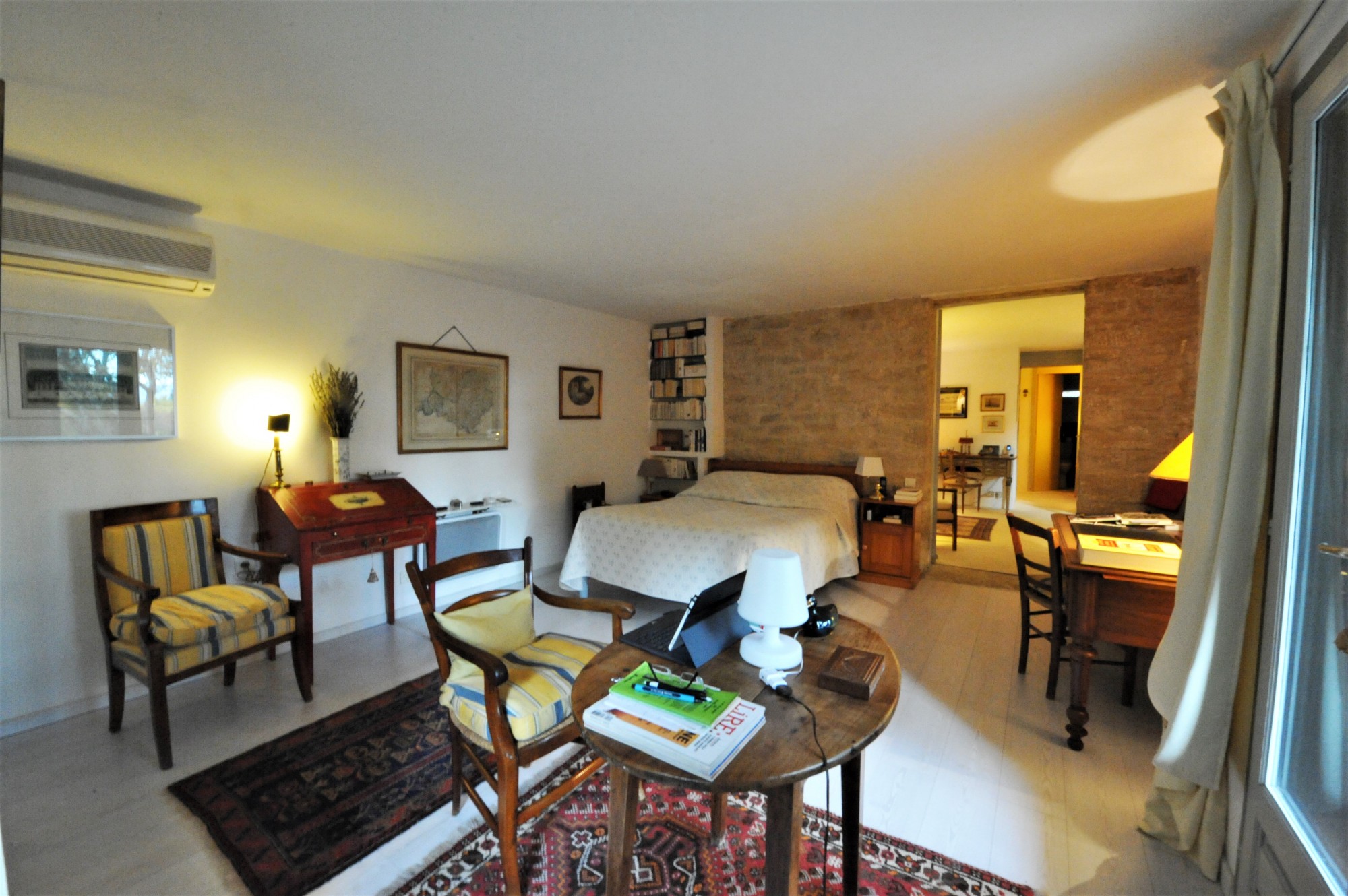 Maison d'architecte avec vues sur plus d'un hectare et demi    