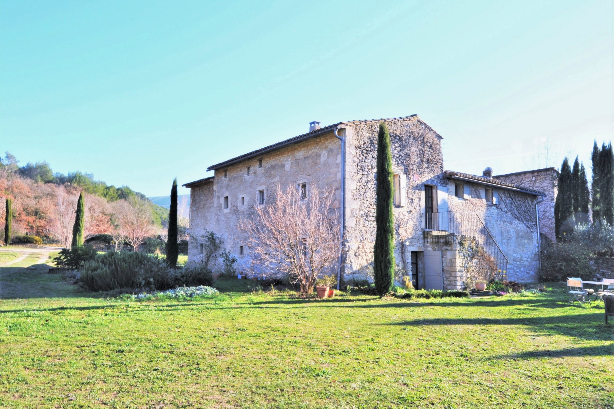 Ménerbes, ancien mas restauré avec vue sur le village   