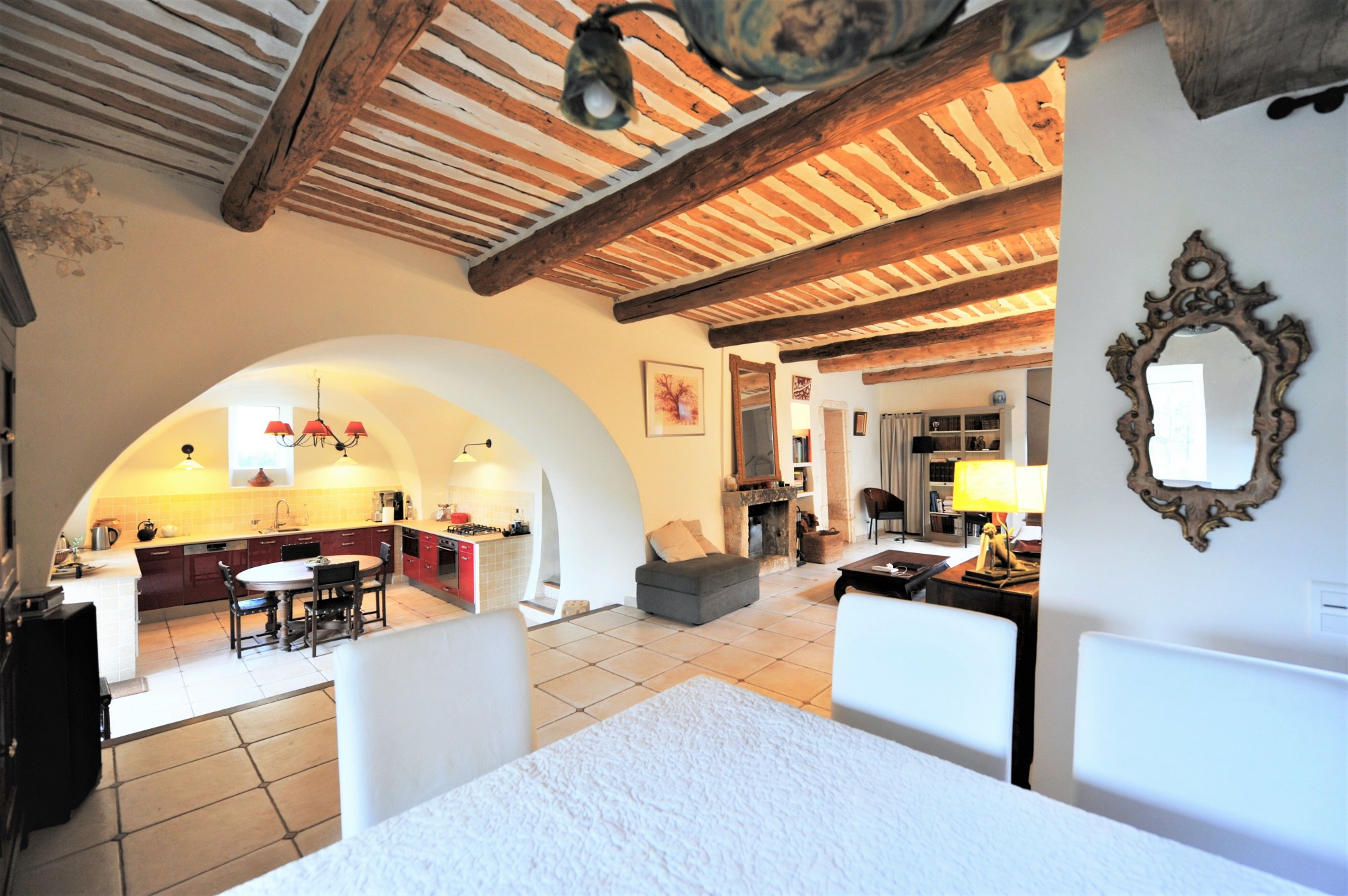 Ménerbes, ancien mas restauré avec vue sur le village   