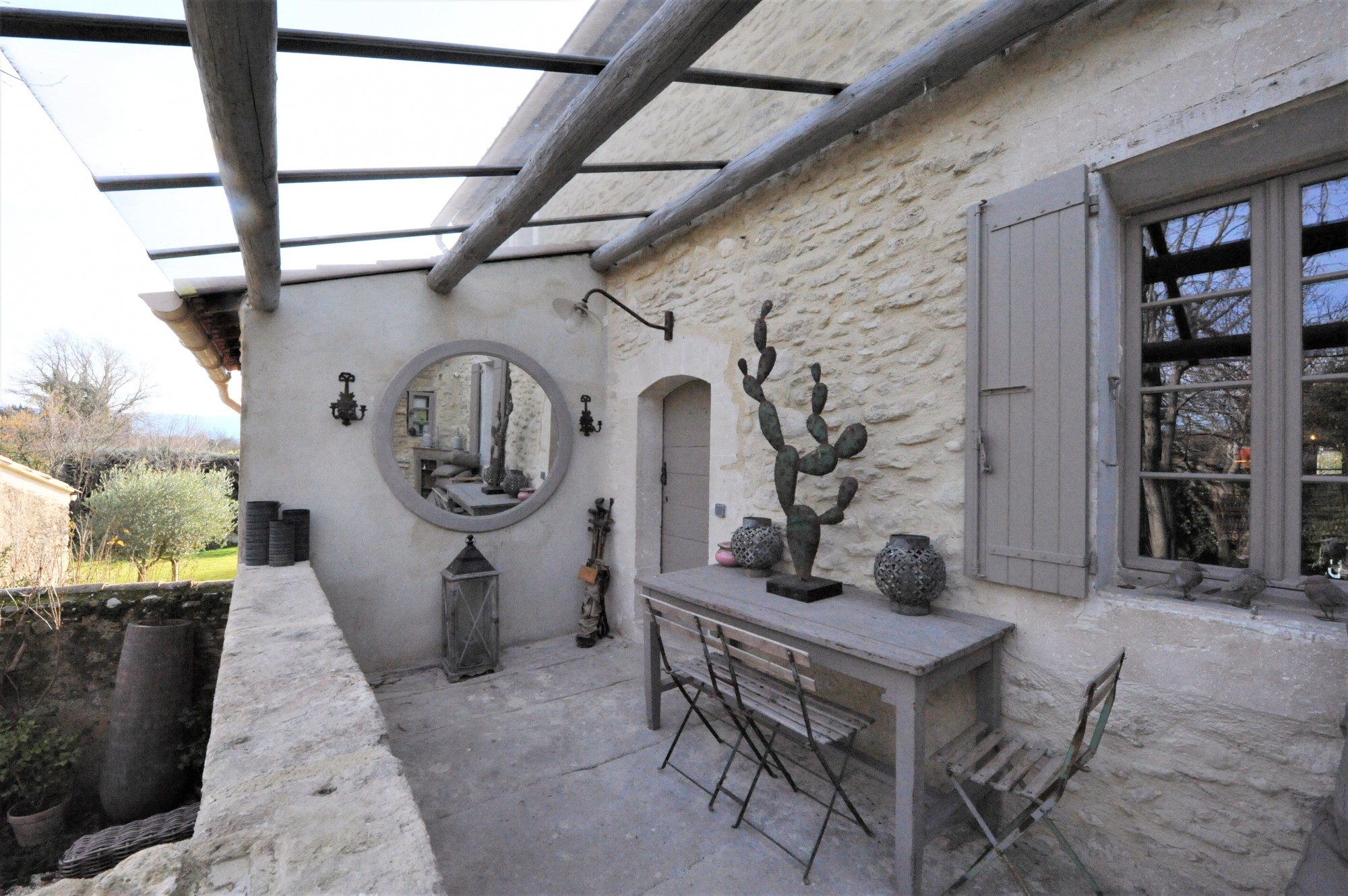 Hameau de Gordes, maison entièrement rénovée   