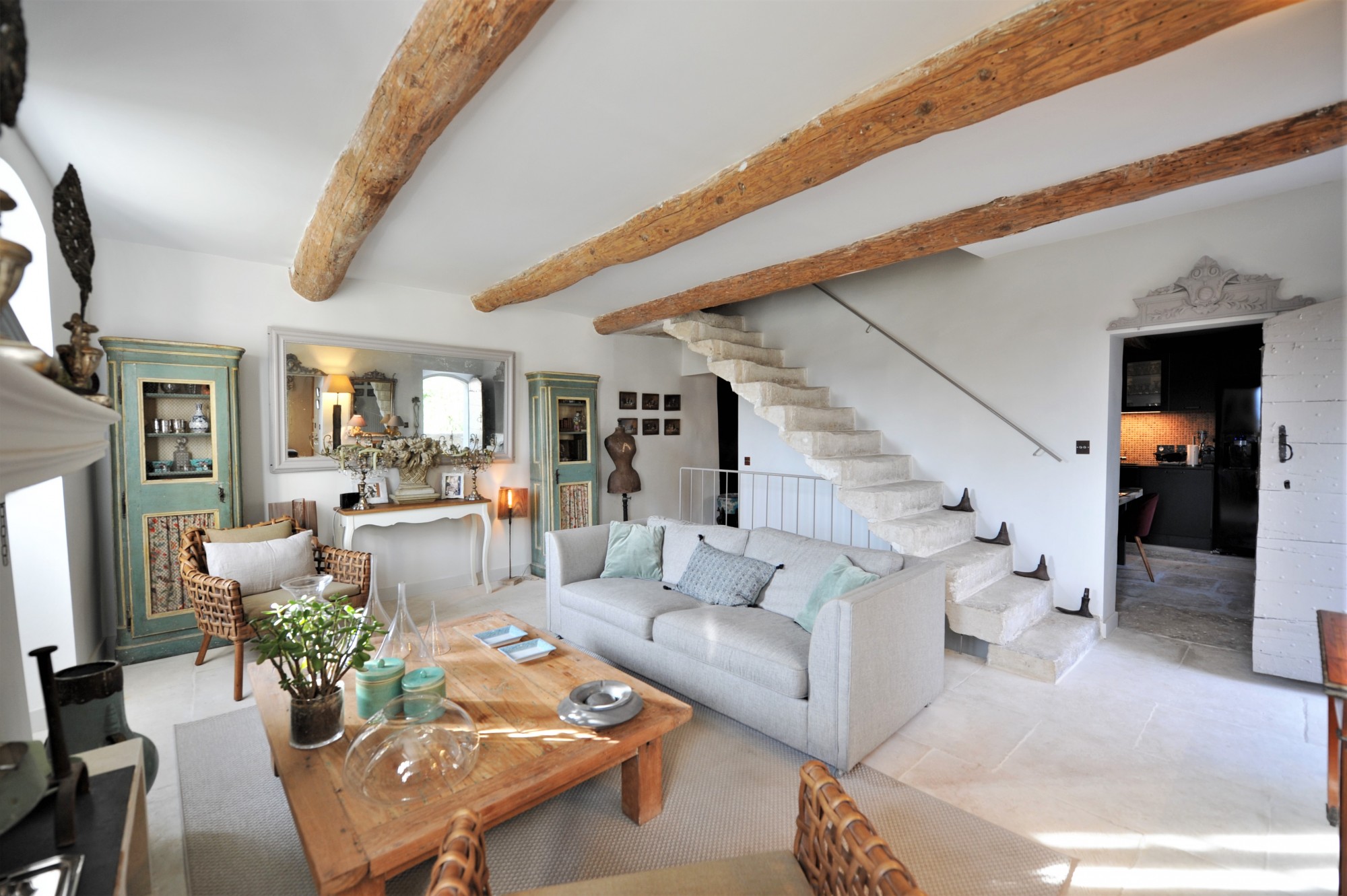 Hameau de Gordes, maison entièrement rénovée   