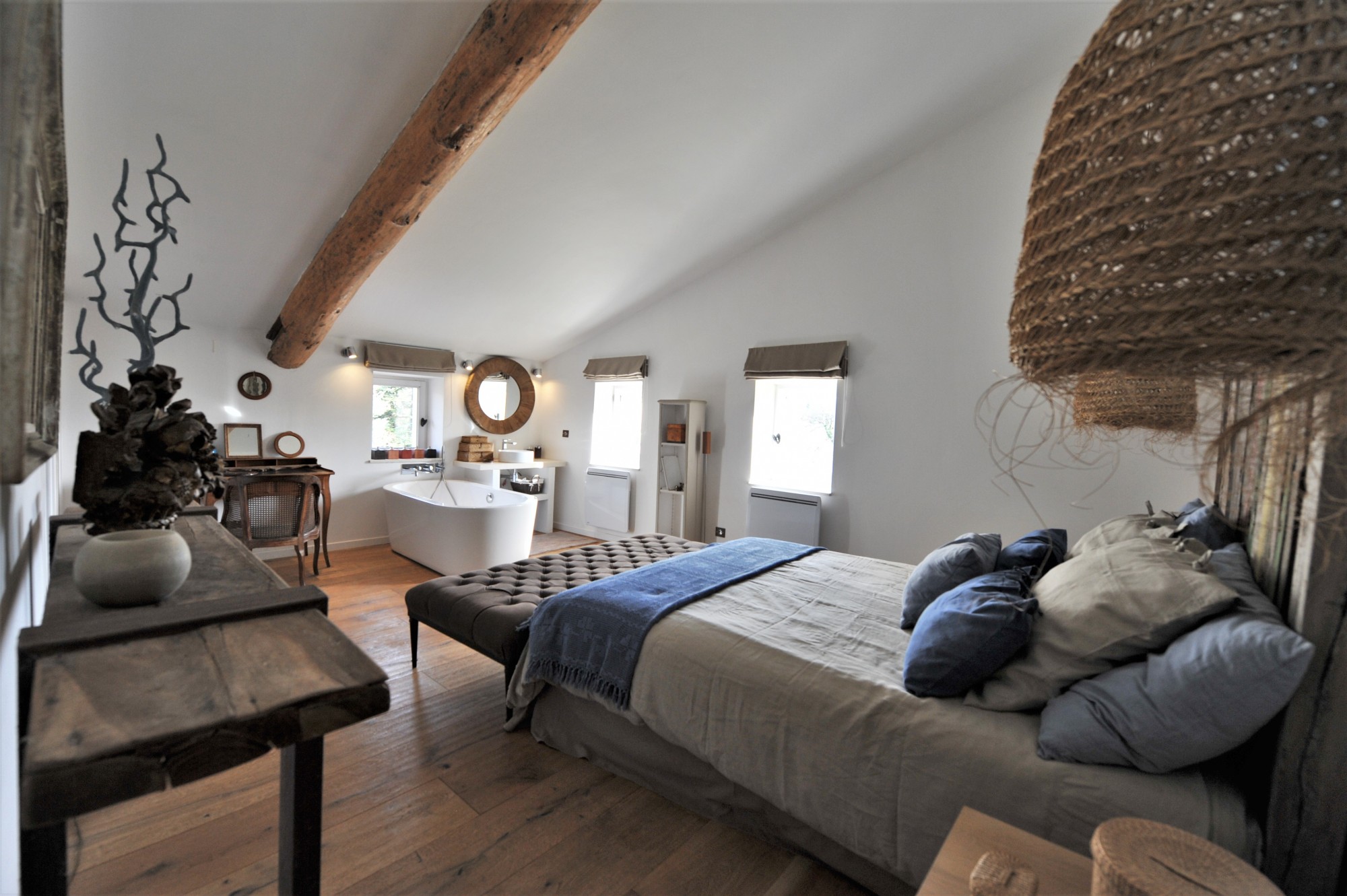 Hameau de Gordes, maison entièrement rénovée   
